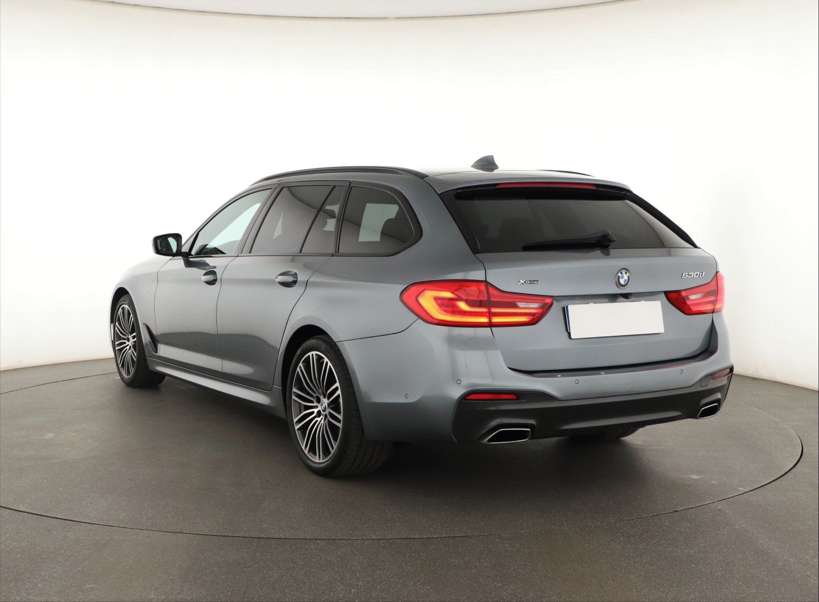 BMW Řada 5, 530d xDrive, 4X4, Automat - fotka 4