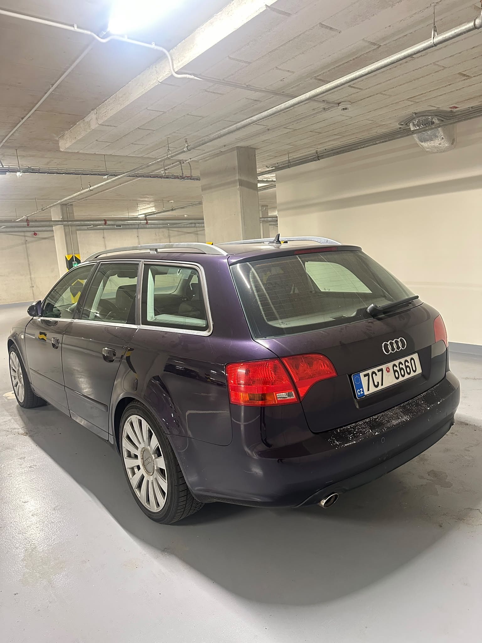 Audi A4, Zachovalá Audi A4 - fotka 4