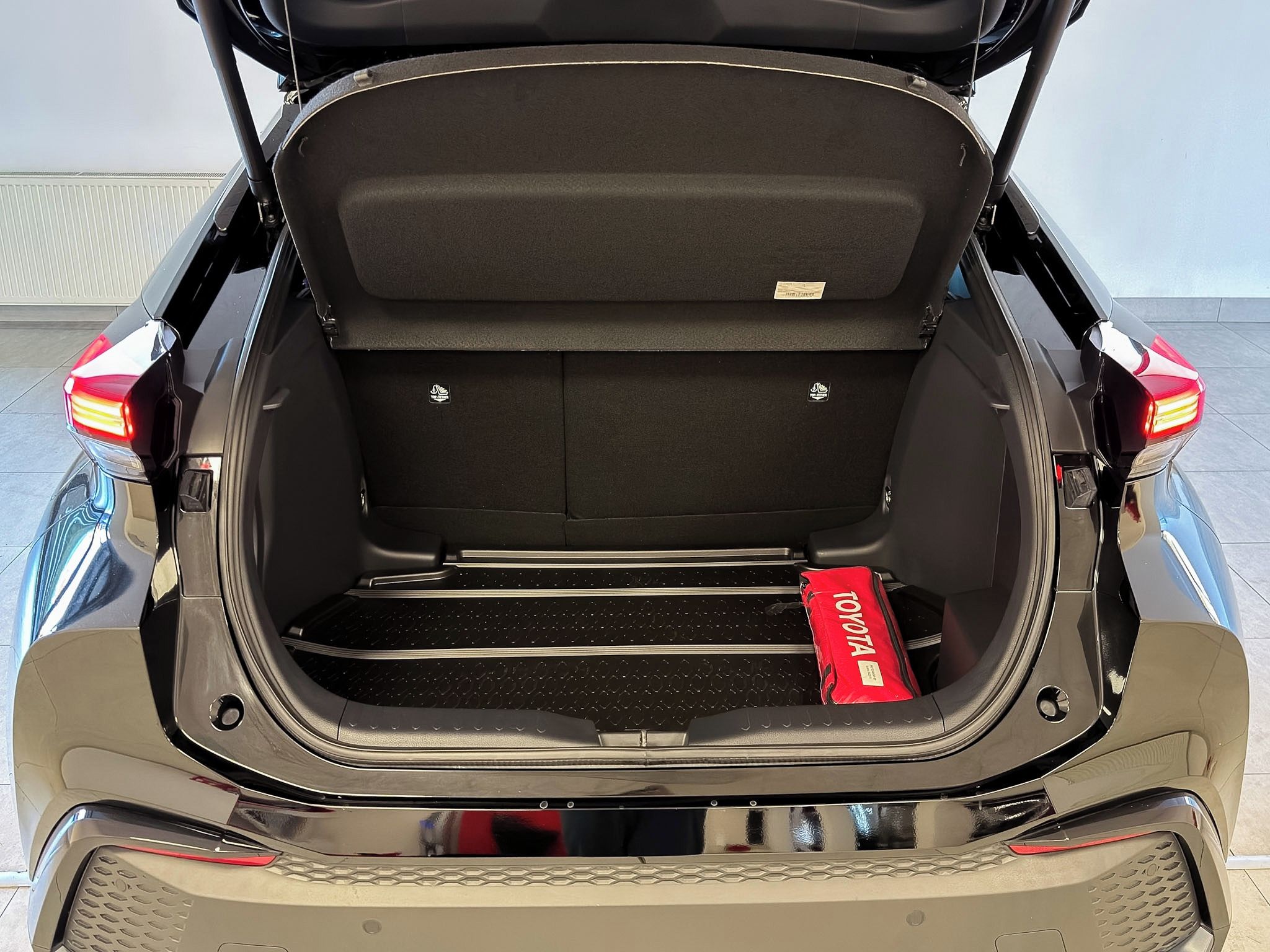 Toyota C-HR, Toyota C-HR, 2.0 HEV Prem. Ed. - fotka 6