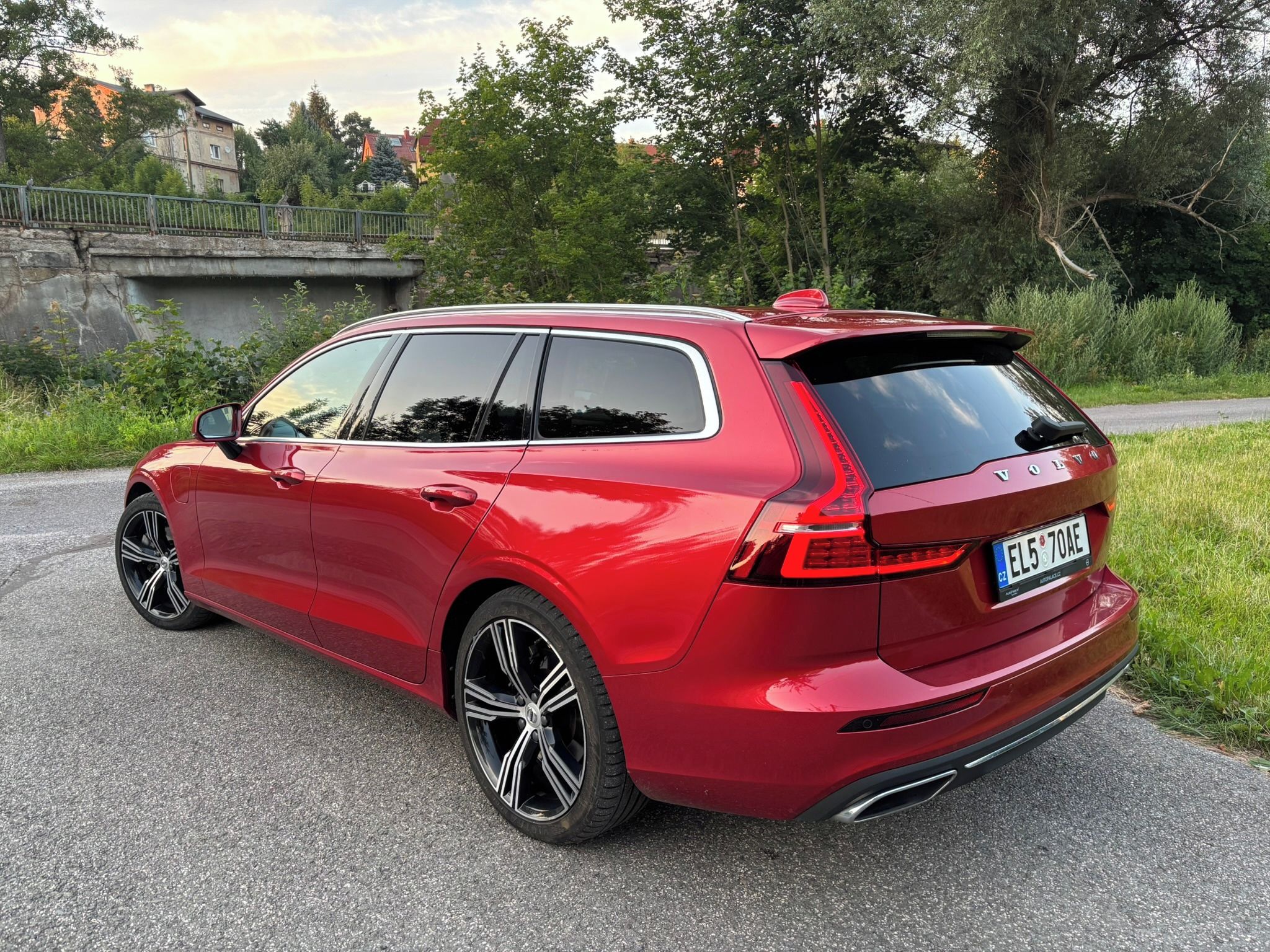 Volvo V60, 2,0 T6 257kw Recharge - fotka 6