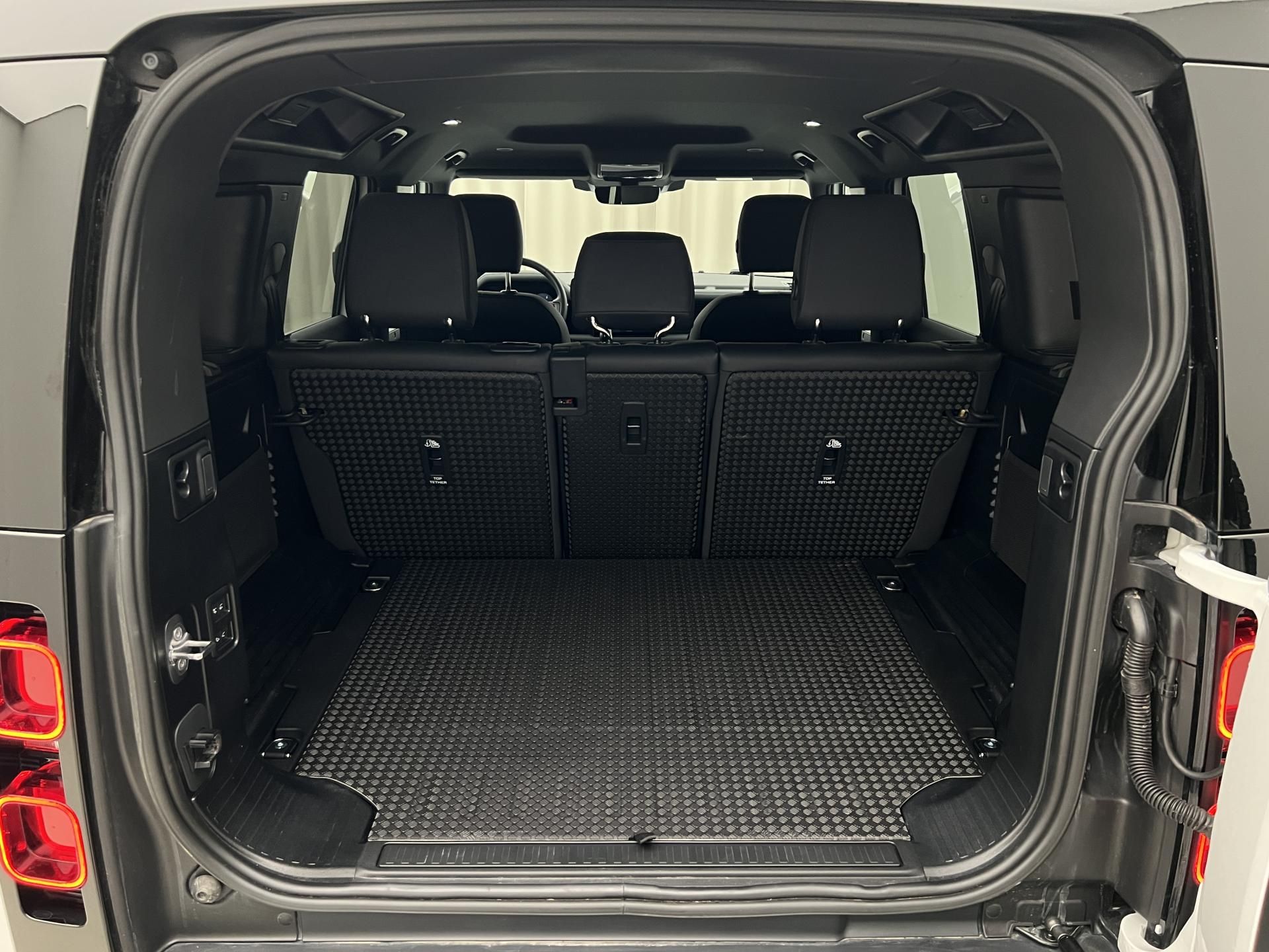 Land Rover Defender, 110 D300 X-DYNAMIC SE AWD AUT - fotka 5
