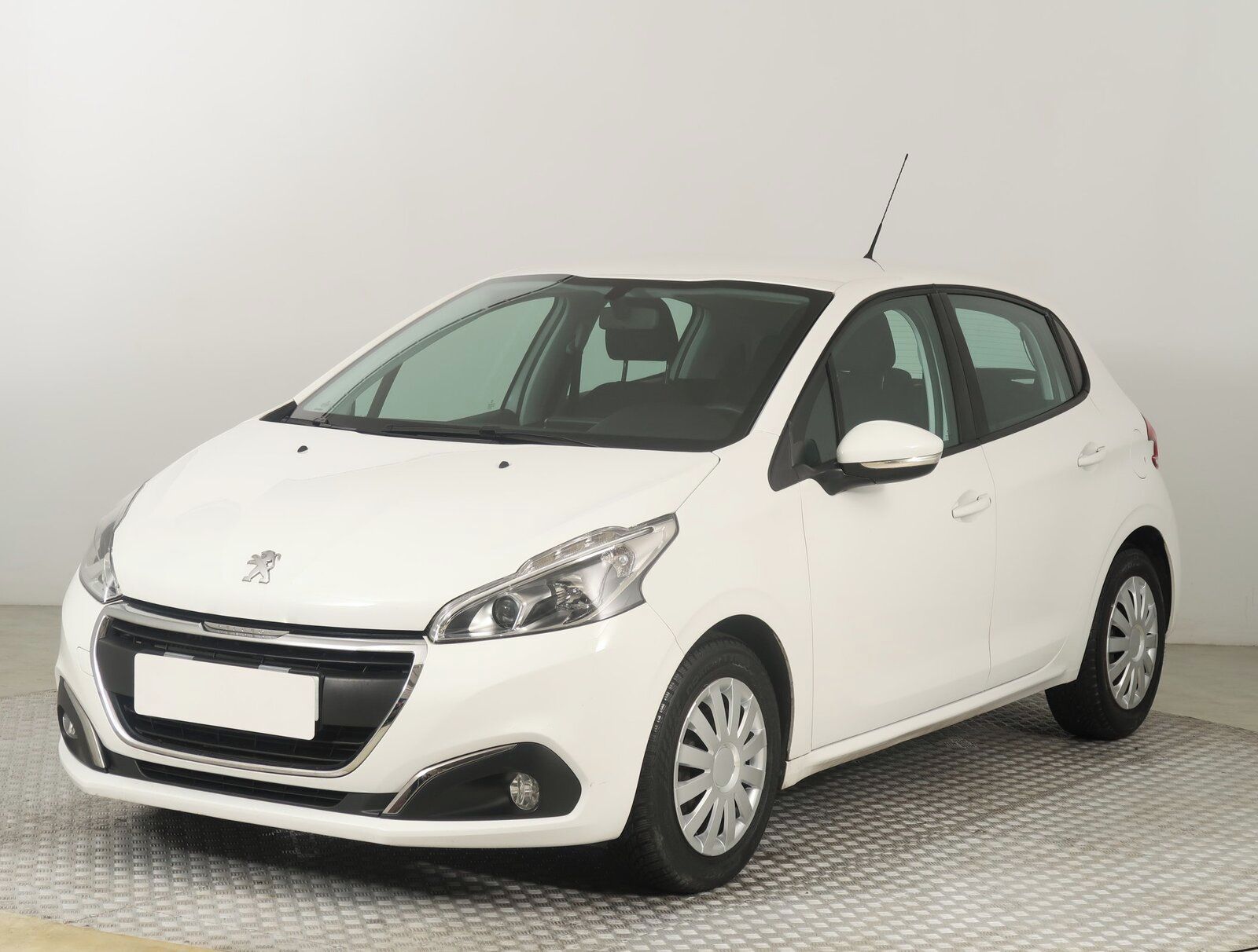 Peugeot 208, 1.6 BlueHDi, Serv.kniha, Klima - fotka 2