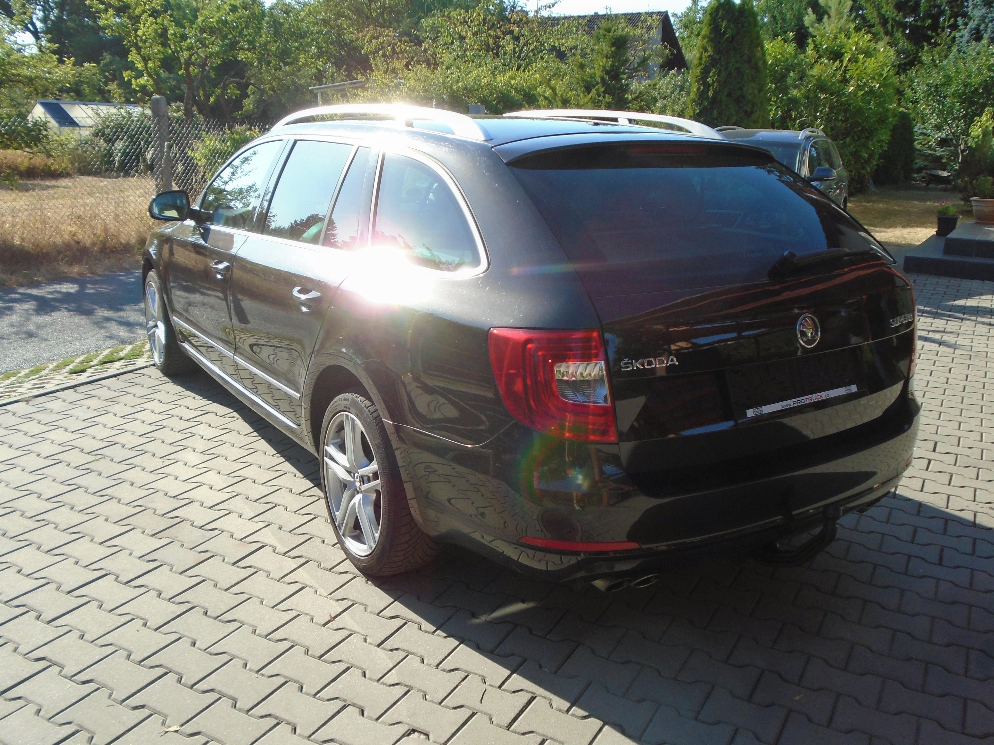 Škoda Superb, 3,6,xenony,4x4,servisováno! - fotka 2