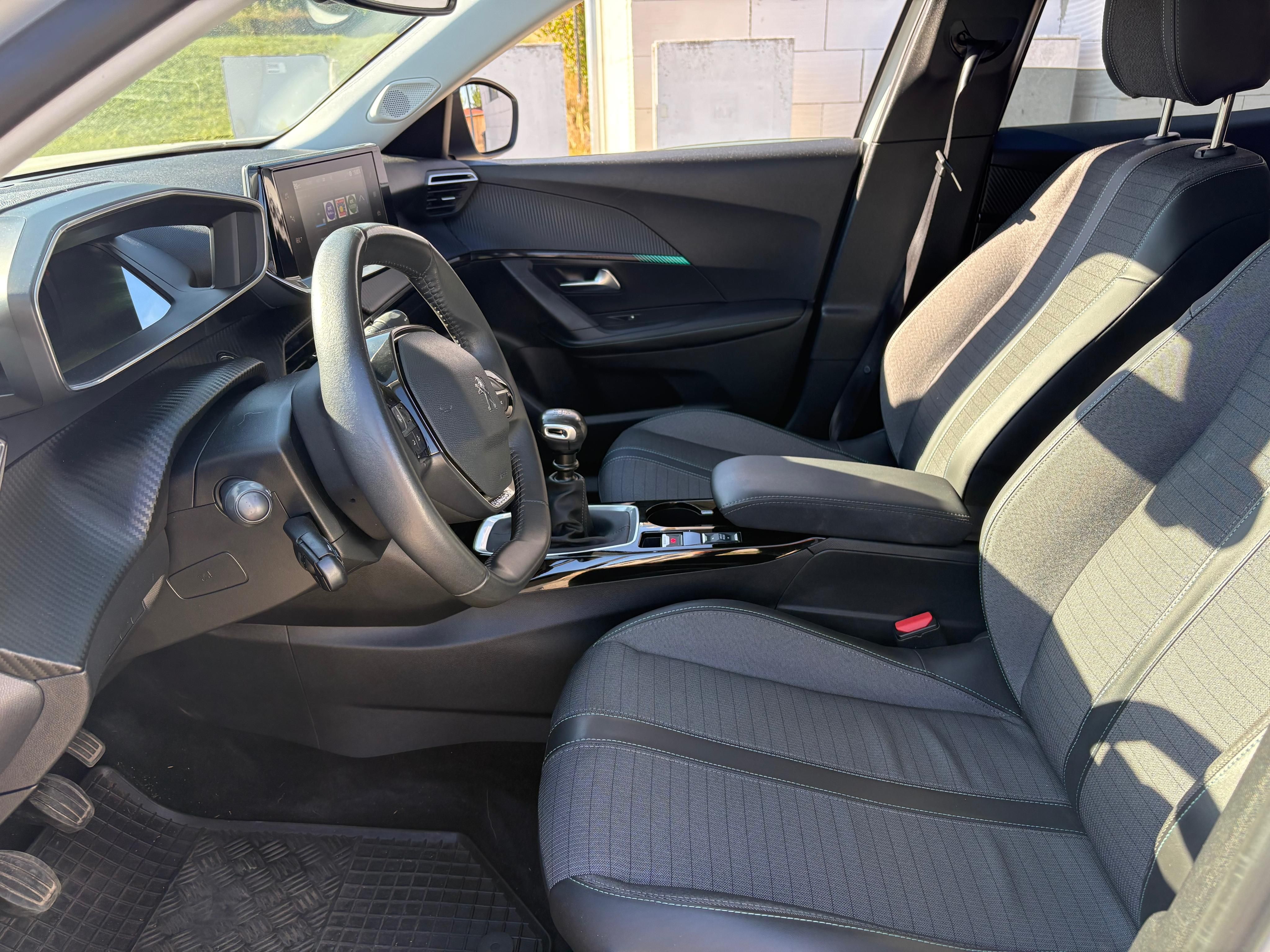 Peugeot 2008, ALLURE PACK 1.2 PureTech 130 - fotka 5