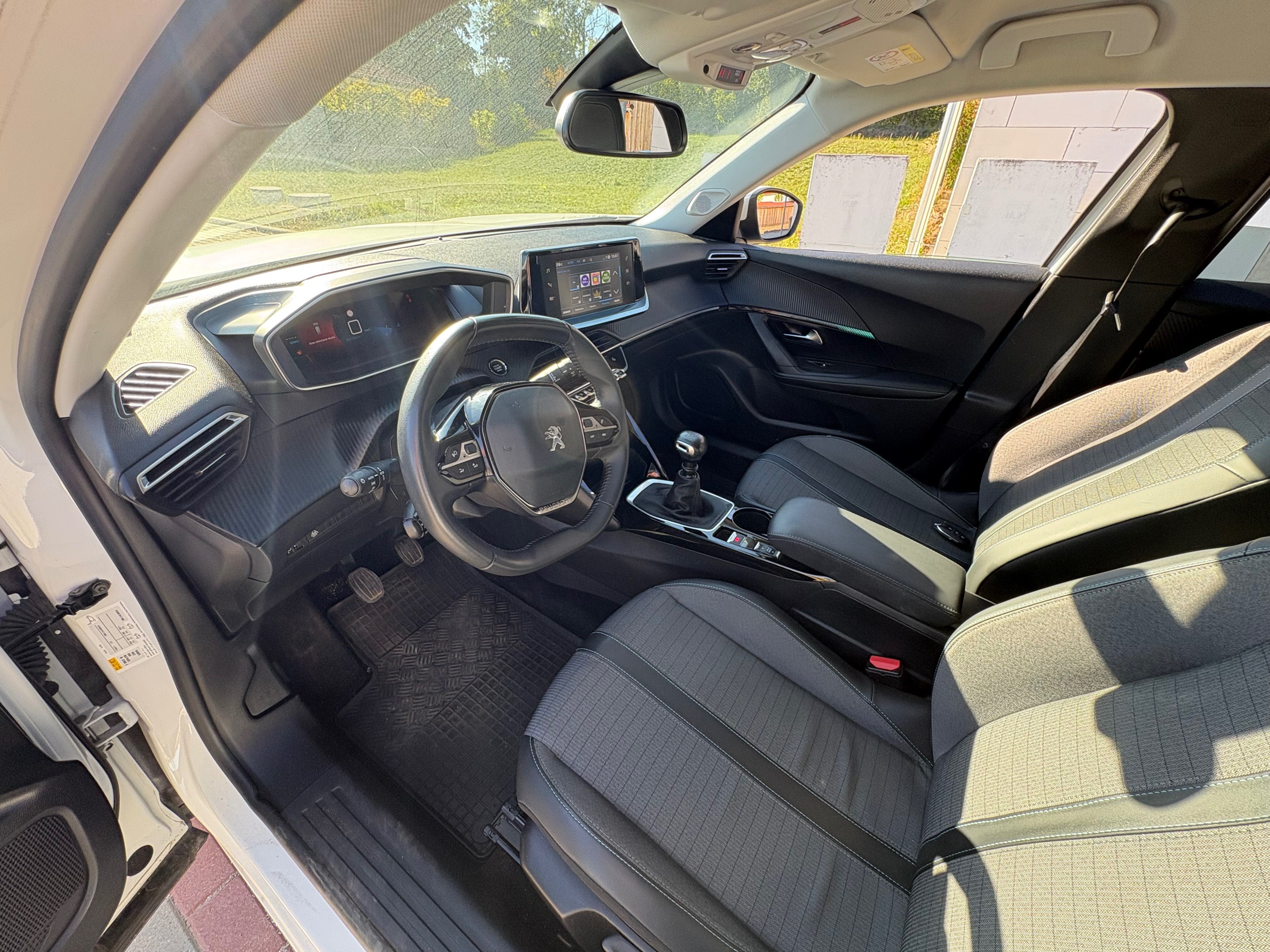 Peugeot 2008, ALLURE PACK 1.2 PureTech 130 - fotka 6