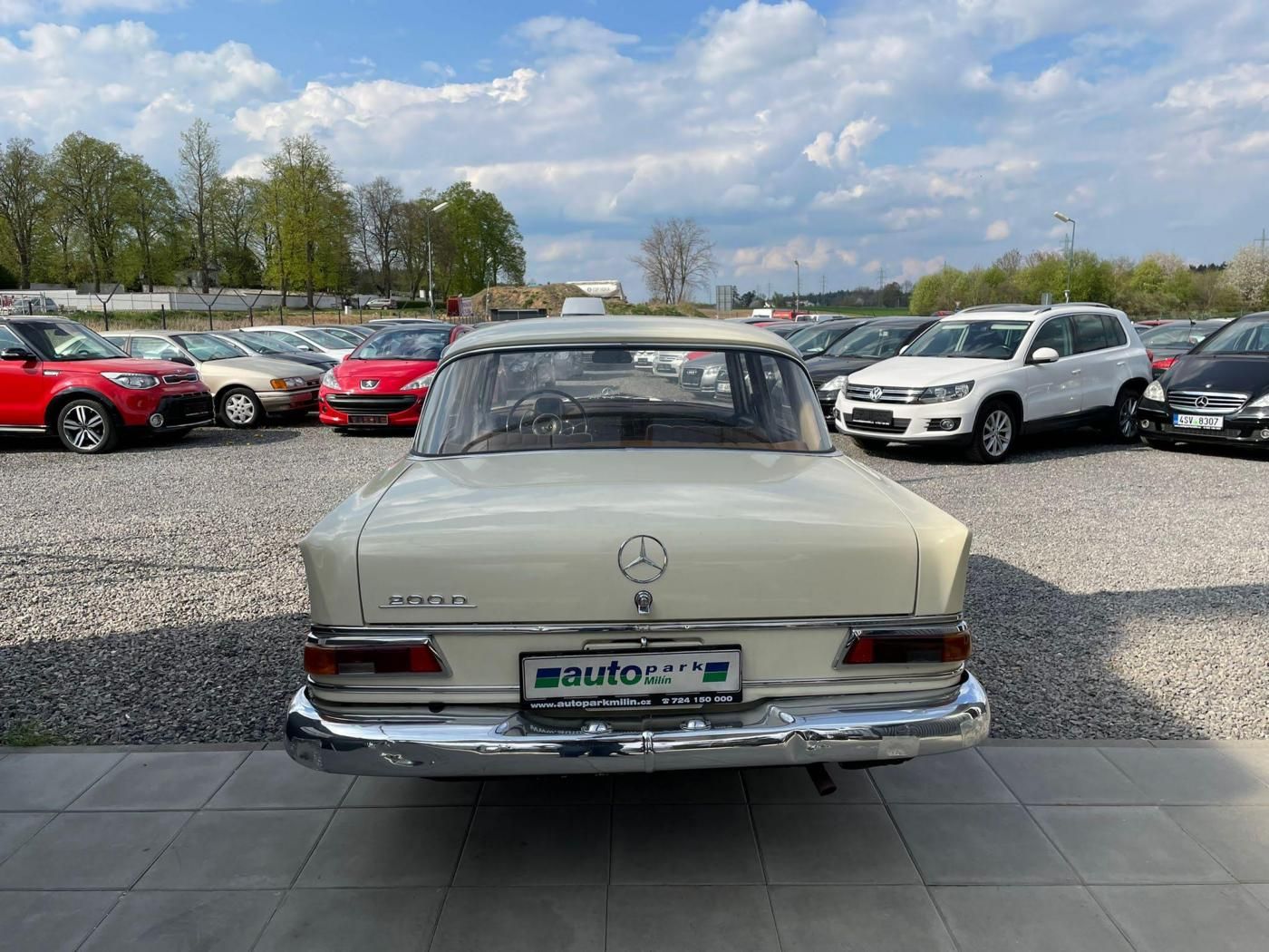 Mercedes-Benz, 2,0 200D - fotka 5