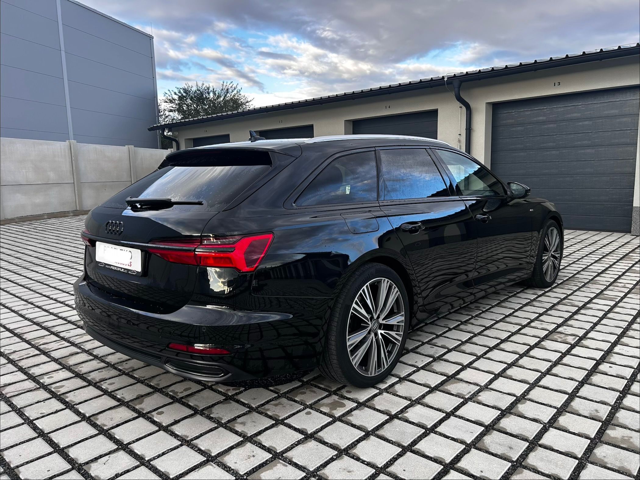 Audi A6, 3.0 TDi quattro S-line, vzduch - fotka 3