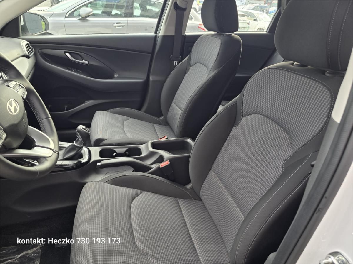 Hyundai i30, 1,5 CVVT Comfort 71KW - fotka 6