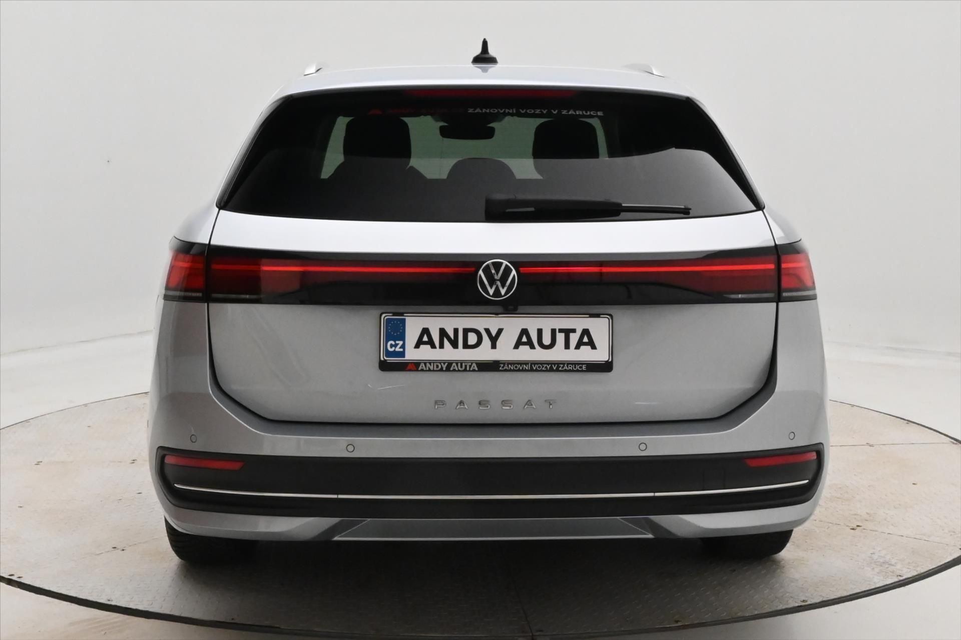 Volkswagen Passat, 2,0 TDI 110kW DSG Business Zár - fotka 6
