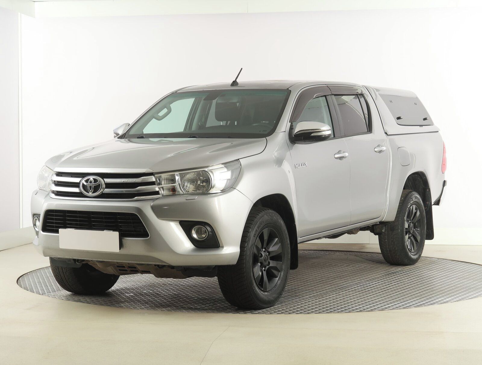 Toyota Hilux, 2.4 D-4D, 4X4, Serv.kniha - fotka 2