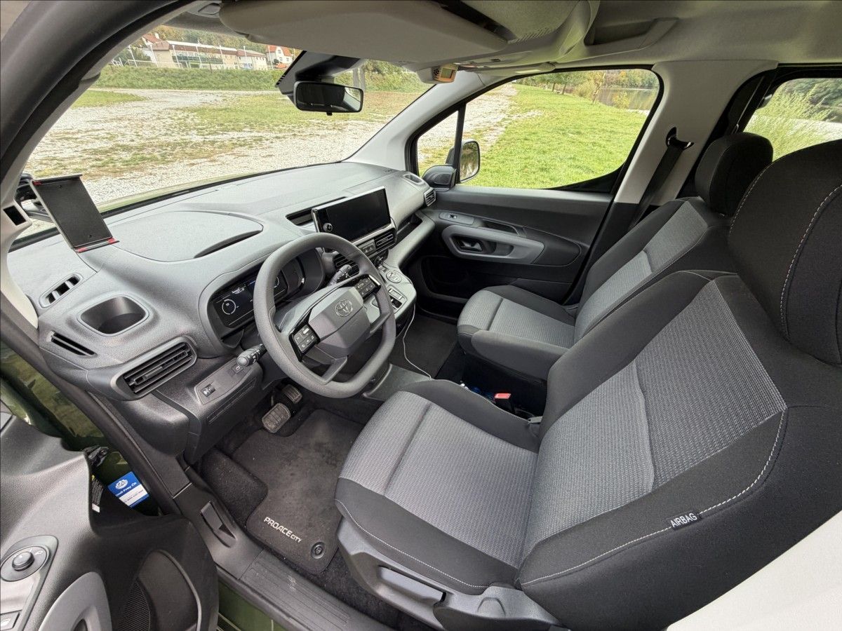 Toyota Proace City Verso, 1,5 D 130k 8A/T Business - fotka 5