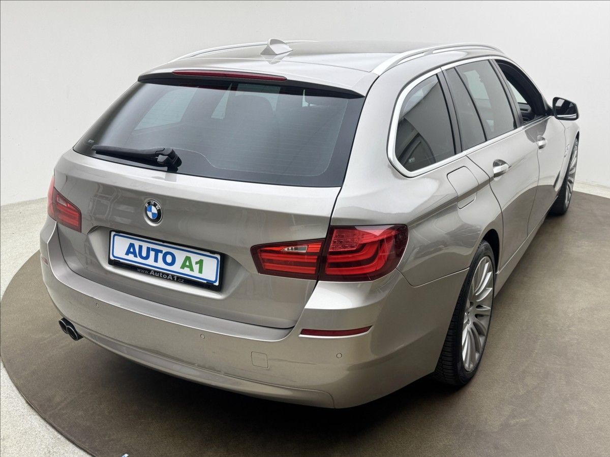 BMW Řada 5, 3,0 30d 4X4 DPH LED KŮŽE TAŽNÉ - fotka 4