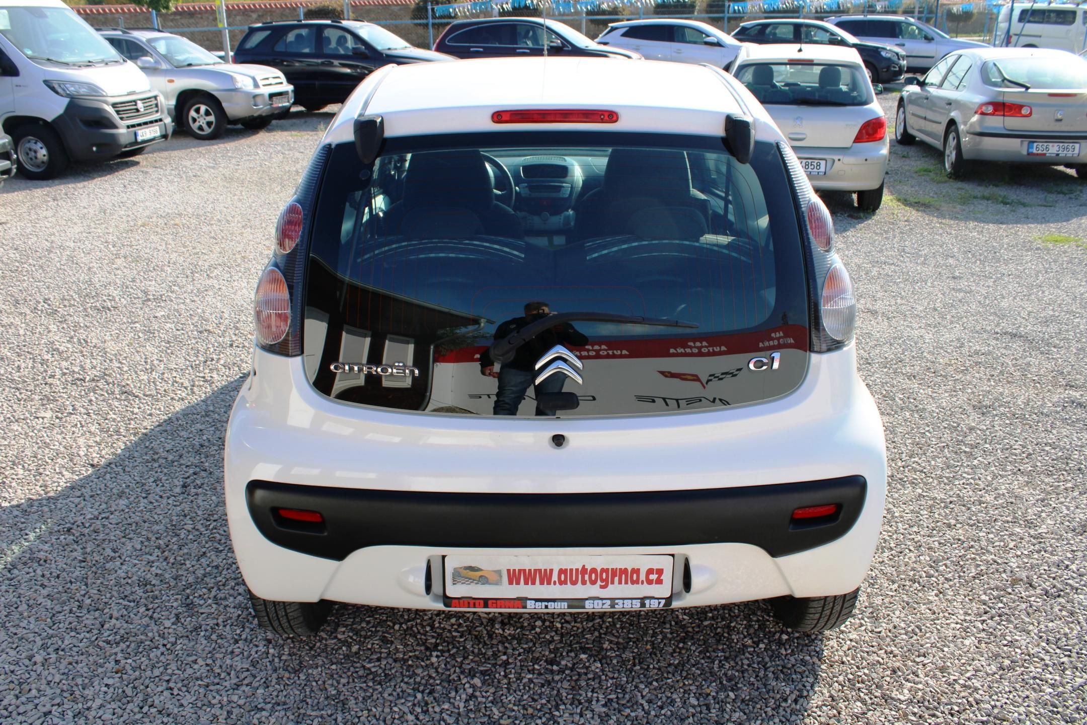 Citroën C1, 1,0i EL.OKNA ESP SERVO CENTRÁL - fotka 6