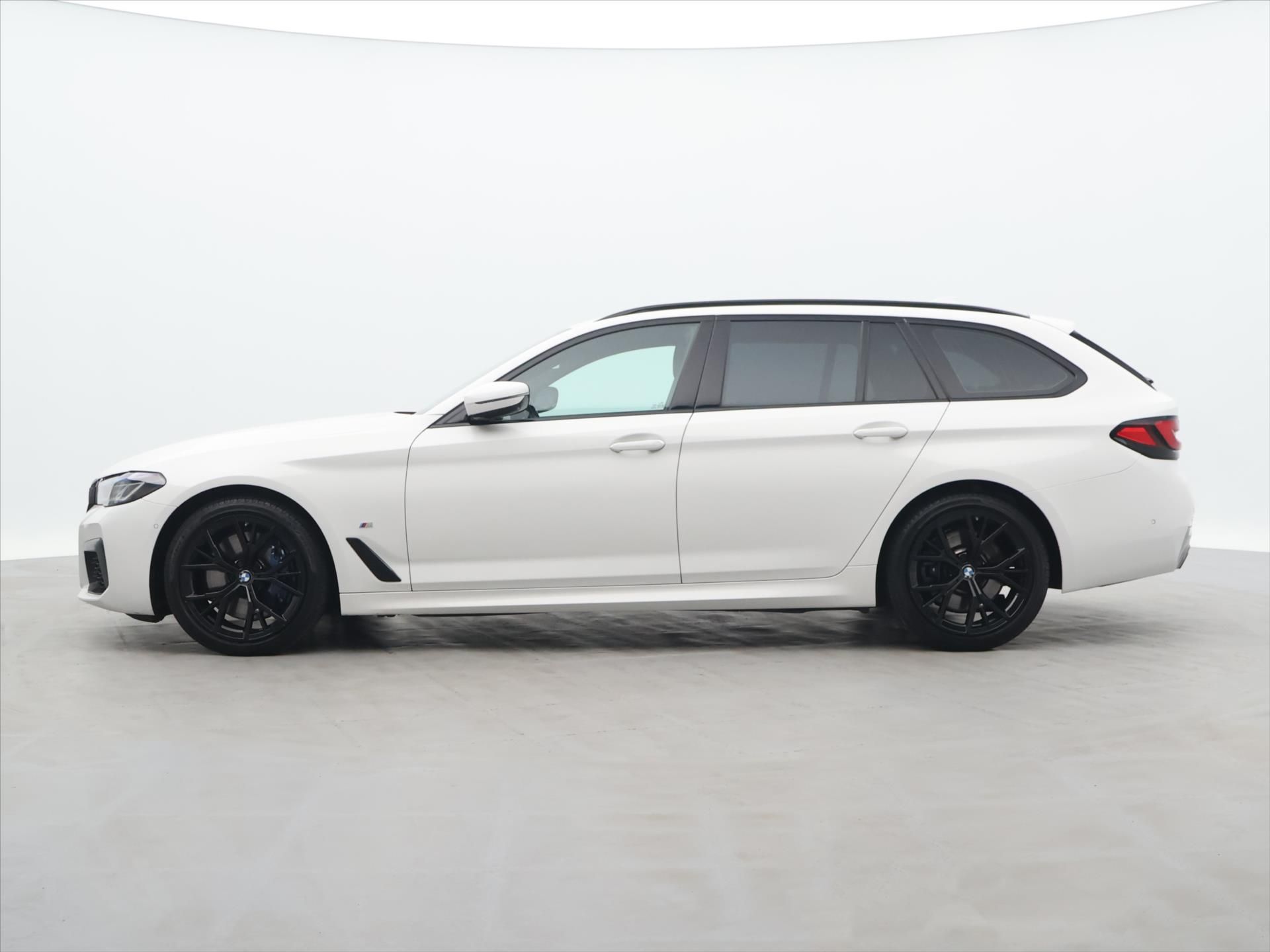 BMW Řada 5, 3.0 540d 250kW xDrive CZ DPH - fotka 4