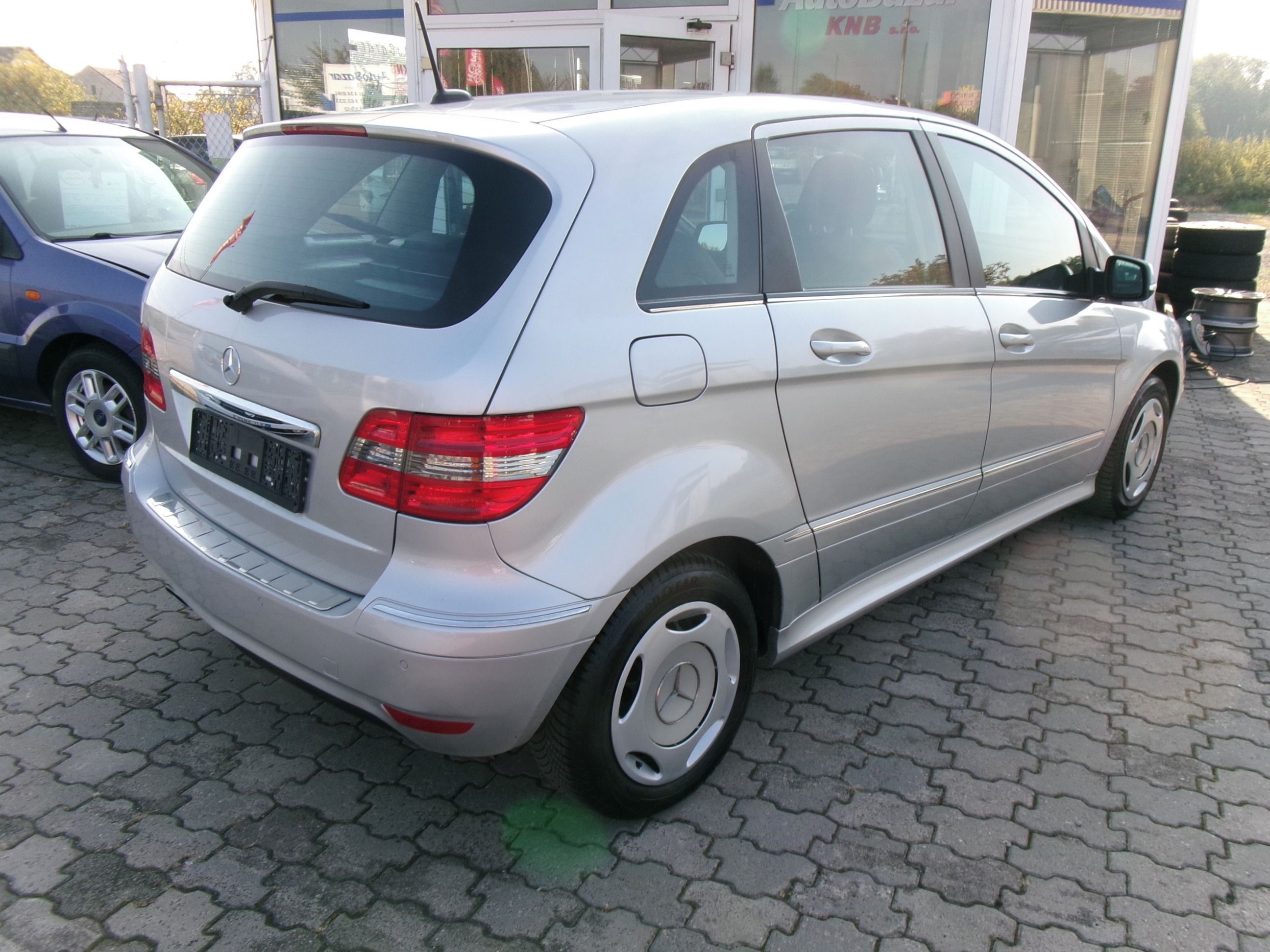 Mercedes-Benz Třídy B, 180,1.7i 85kw,2x kola - fotka 6