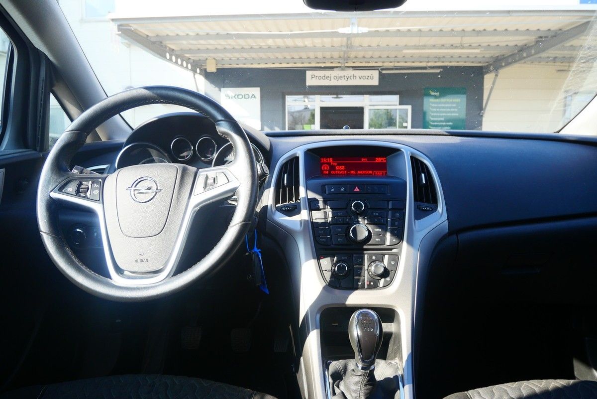 Opel Astra, 1.4 T 88kW Active - fotka 6