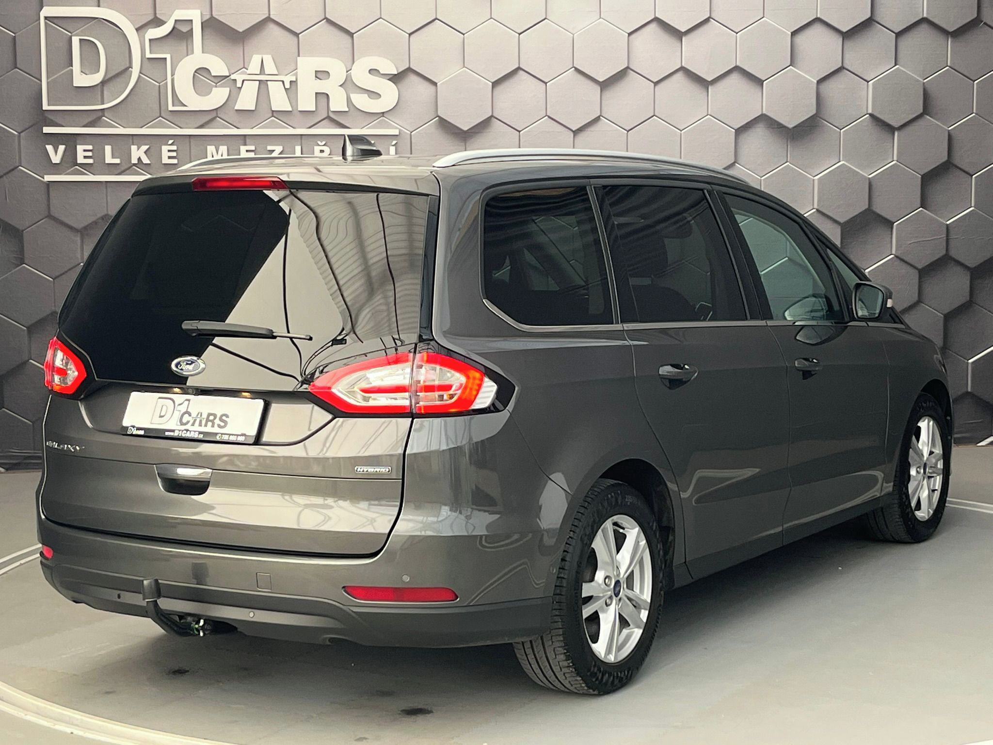 Ford Galaxy, 2.5 HEV Titanium 7míst - fotka 4