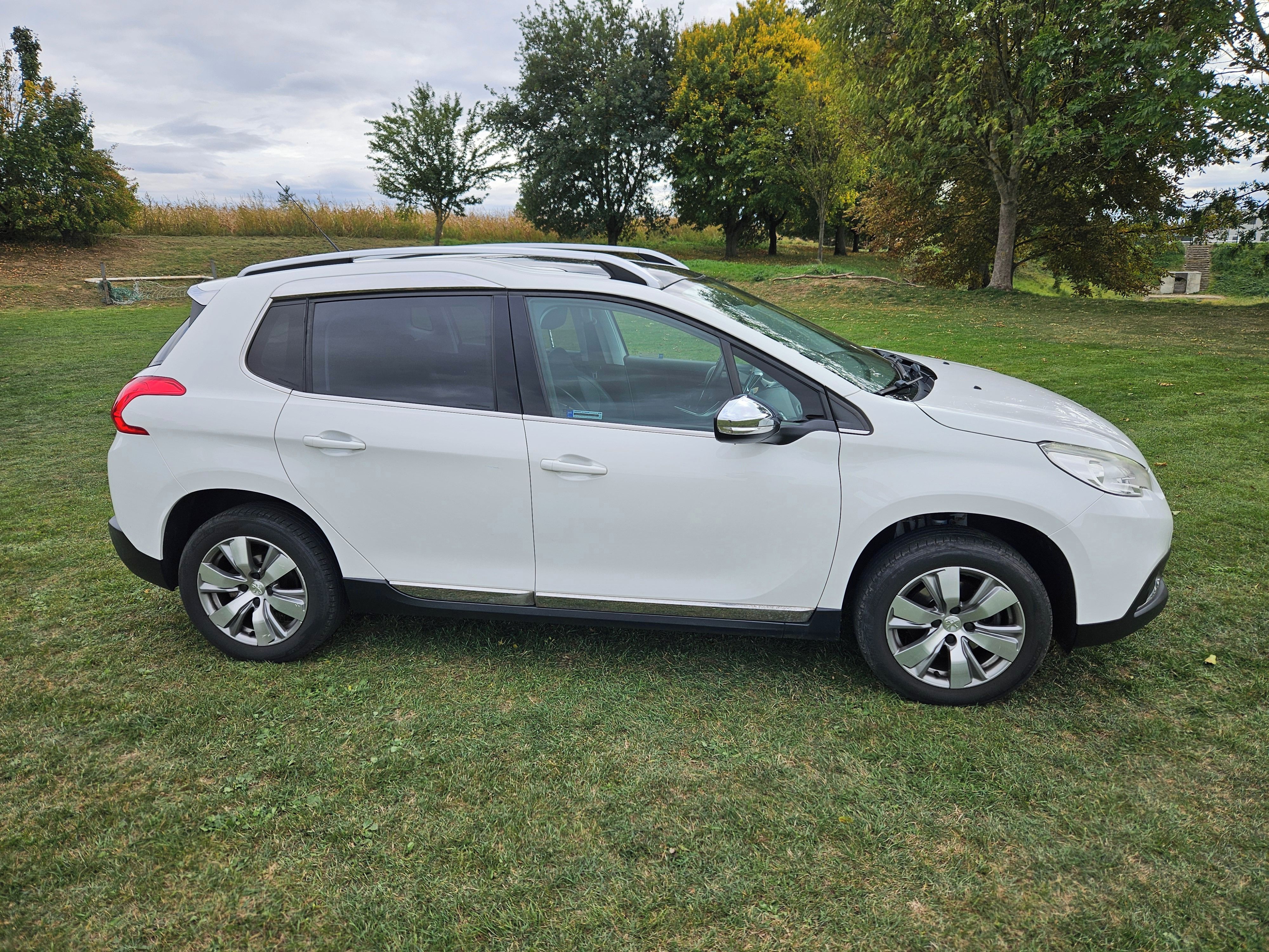 Peugeot 2008, 1,6HDI ALURE PANO TAŽNÉ + Kola - fotka 4