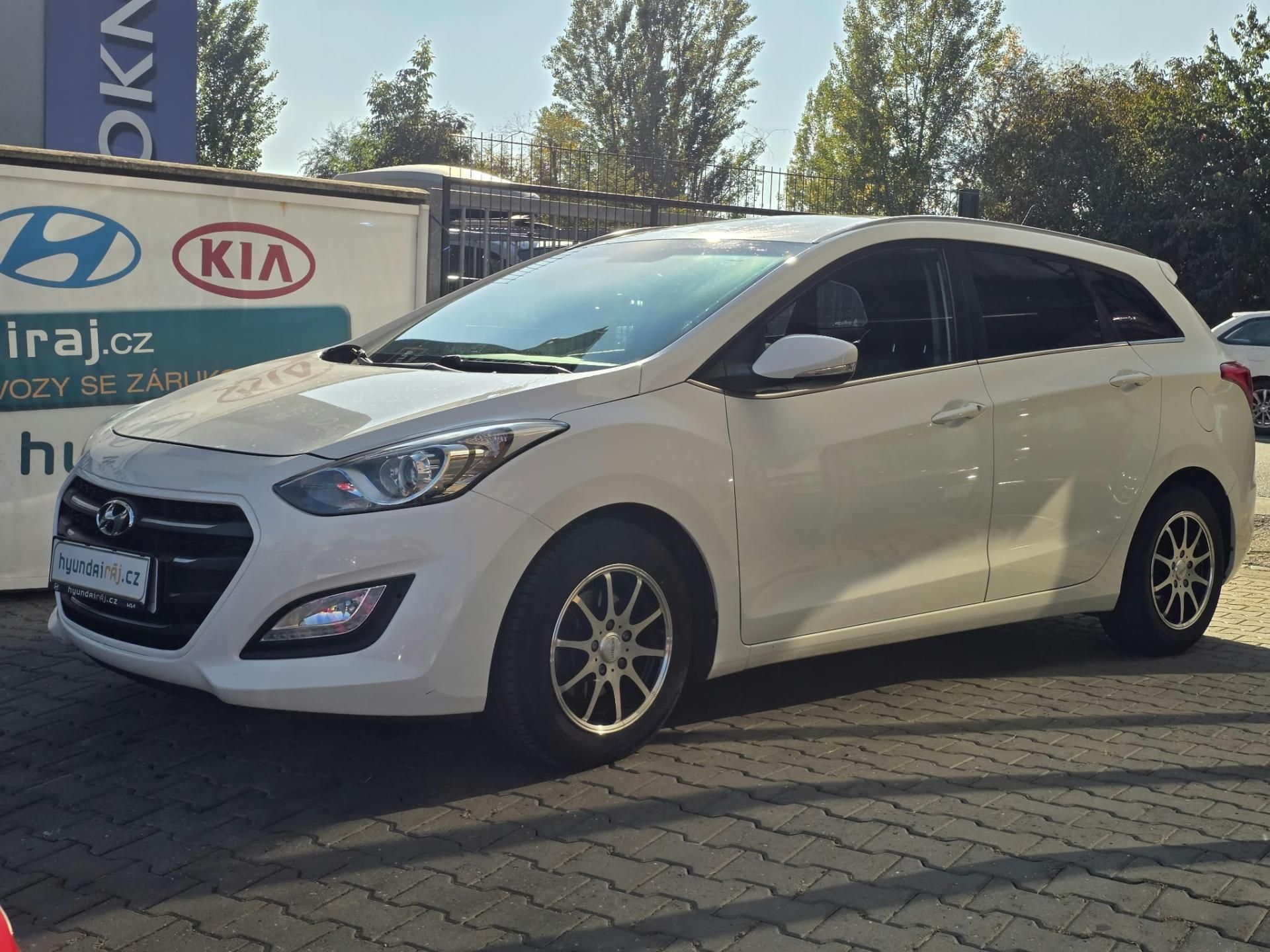 Hyundai i30, 1.6-DPH-PĚKNÝ STAV-AUT.KLIMA - fotka 4
