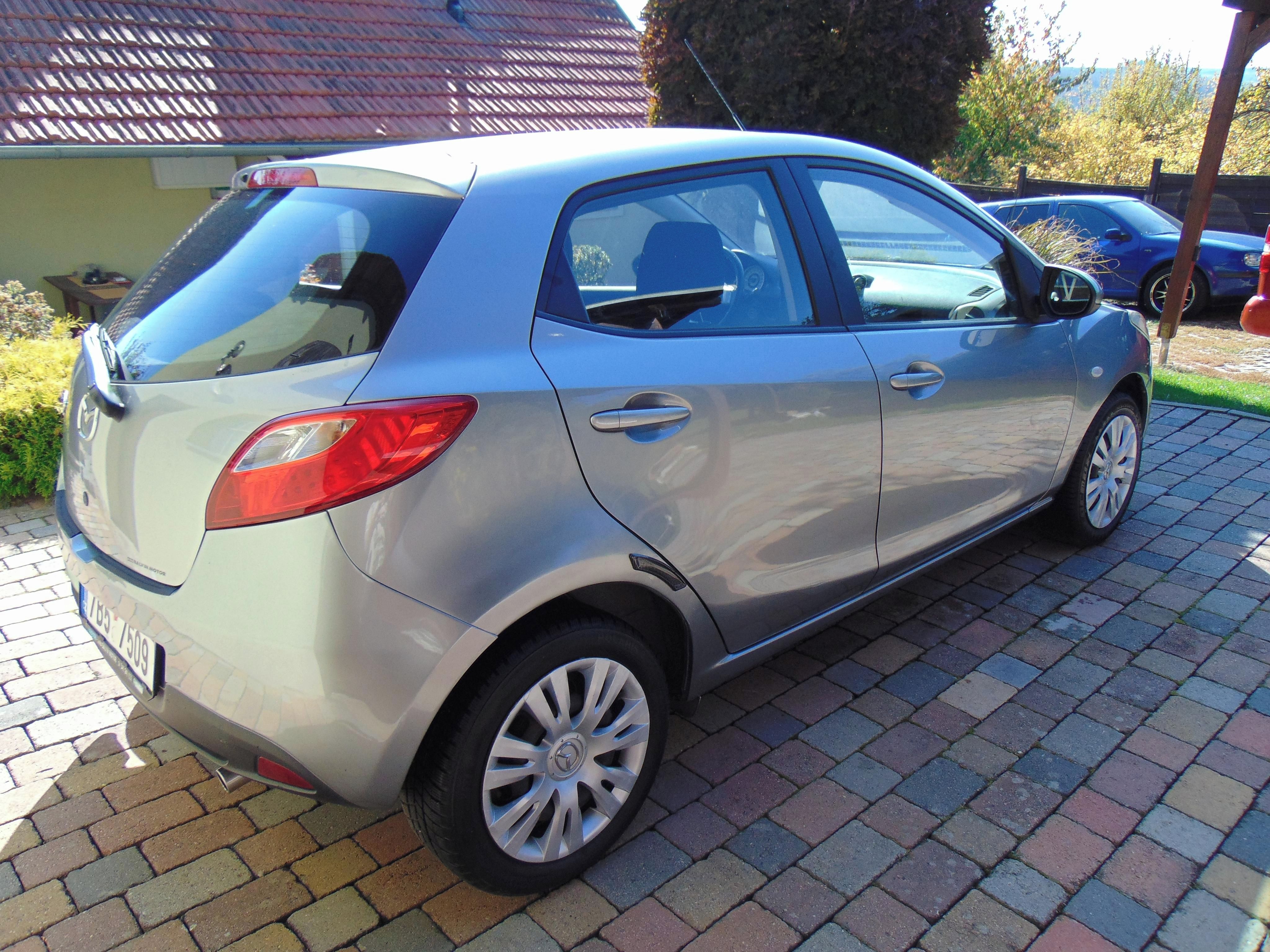 Mazda 2, najeto jen 74tis km po servisu - fotka 4
