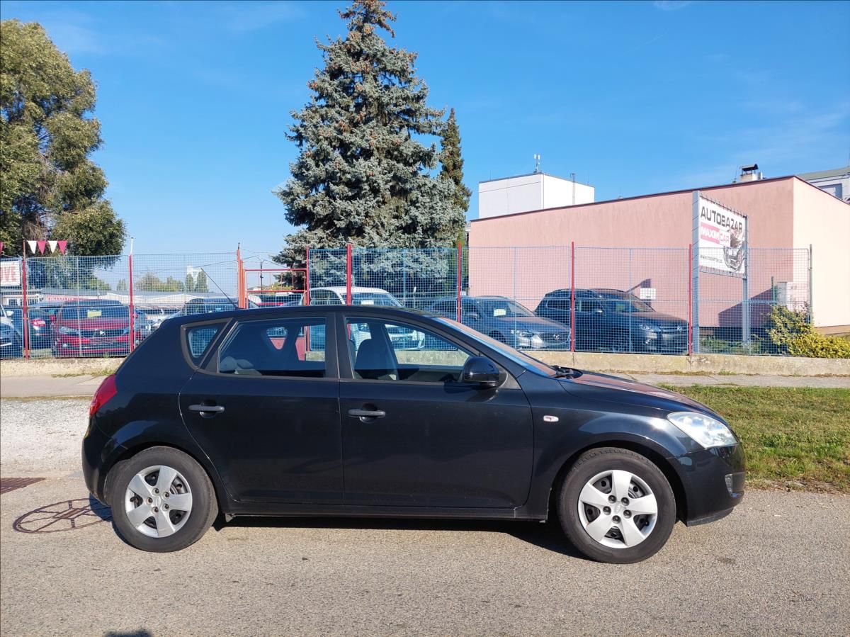 Kia Cee´d, 1,4 16V - fotka 4