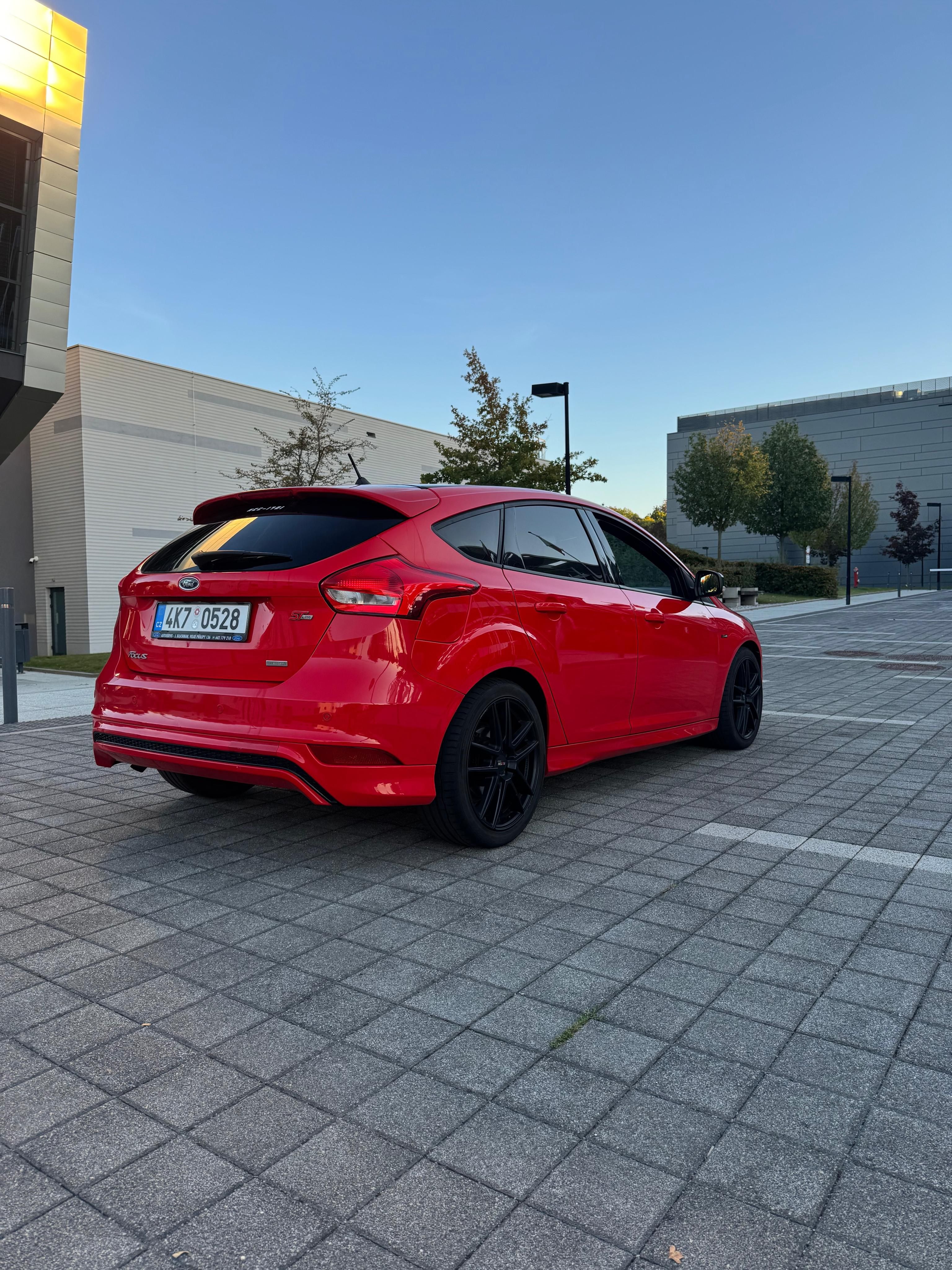 Ford Focus, 1.0 ecobust ST-line - fotka 6