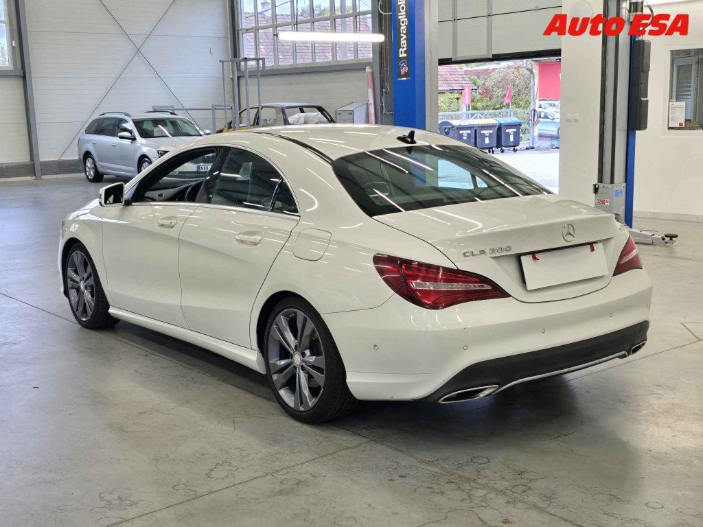 Mercedes-Benz CLA, 1.6i 200 - fotka 2