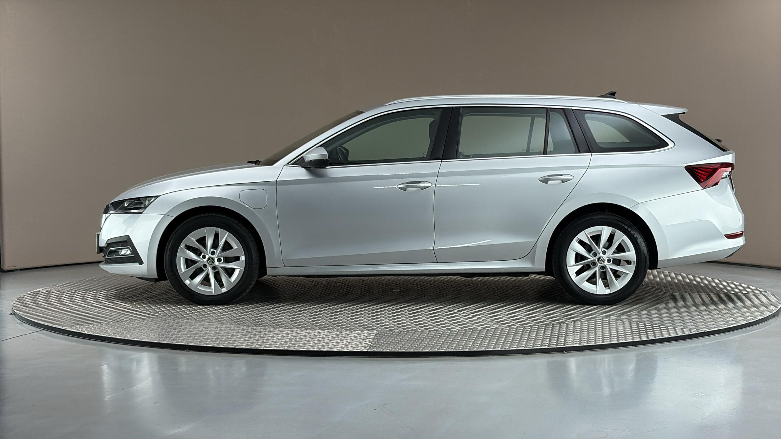 Škoda Octavia, 1.4 TSI iV DSG Style Combi - fotka 4