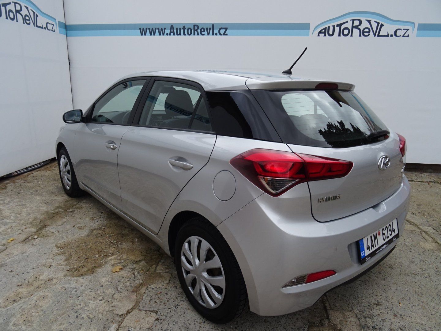 Hyundai i20, 1.2i,1majČR,s.kniha,klima - fotka 3