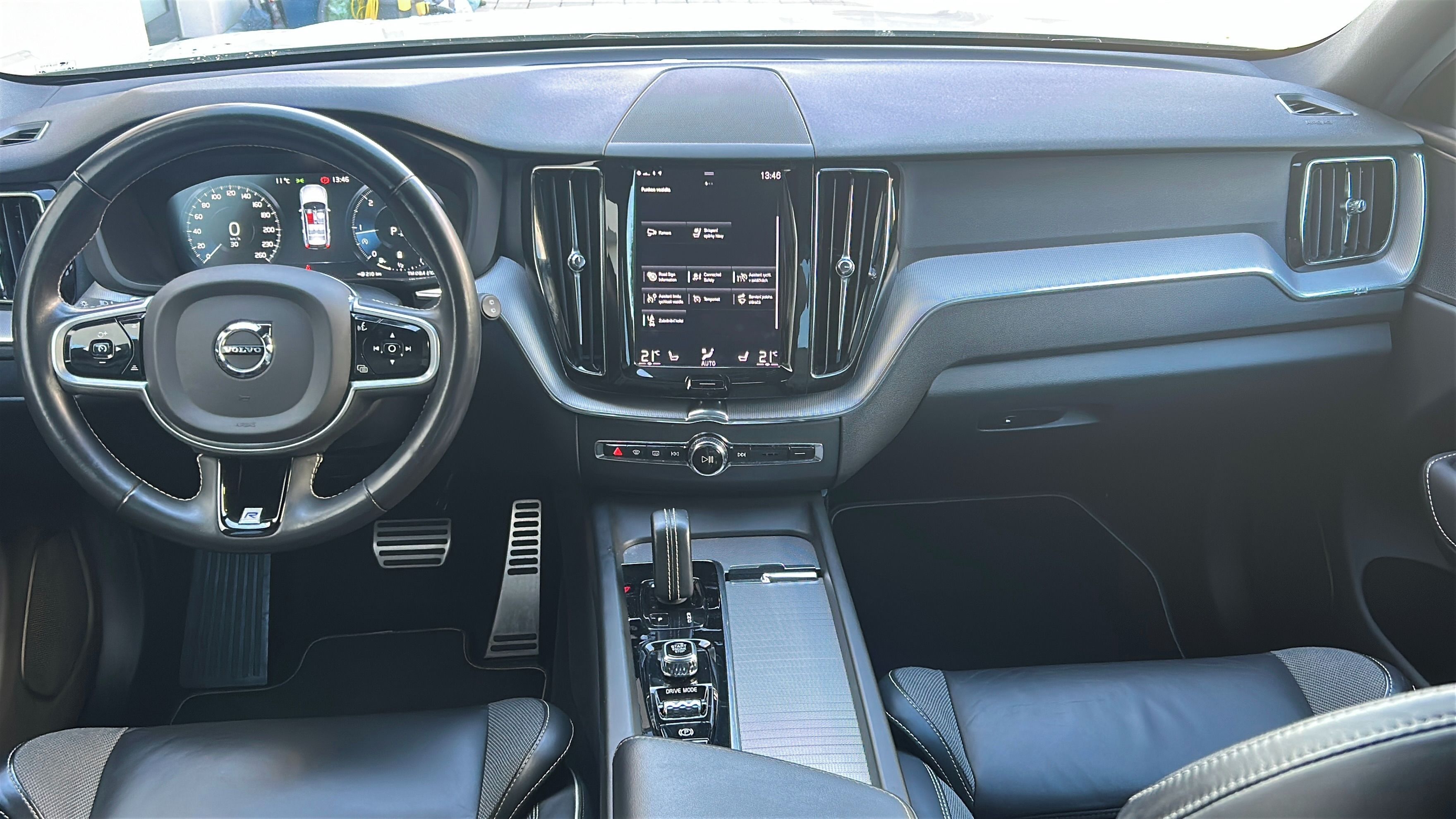Volvo XC60, B4 AWD,ČR,SERVIS,TAŽNÉ,BLIS - fotka 4