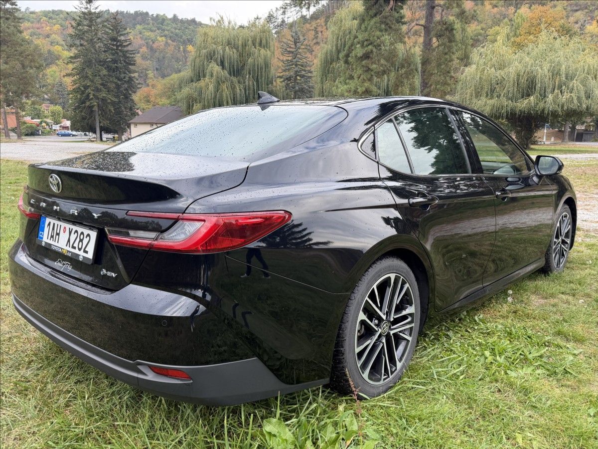 Toyota Camry, 2,5 HEV CVT EXECUTIVE 169kW - fotka 3