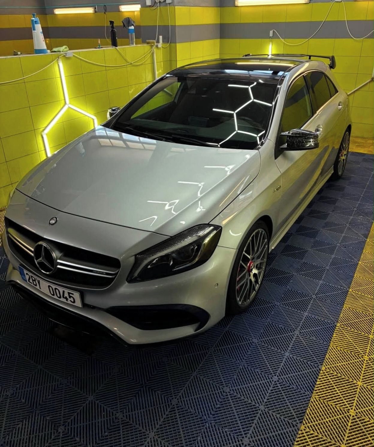 Mercedes-Benz Třídy A, Mercedes-Benz A45 AMG 4MATIC