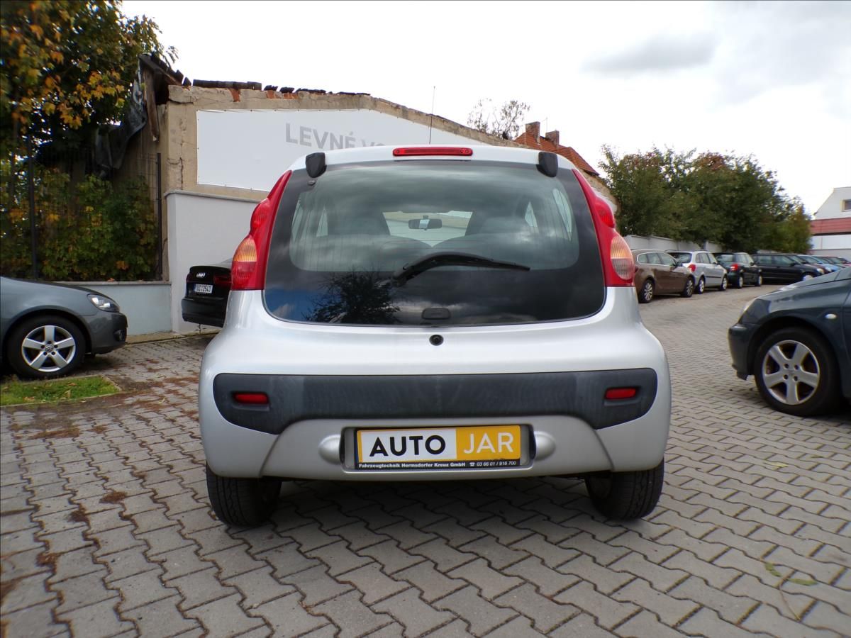 Peugeot 107, 1,0 i  KLIMATIZACE - fotka 6
