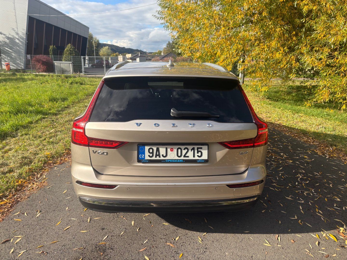 Volvo V60, 2.0 B4 Aut  1.maj CZ DPH Tažné - fotka 6
