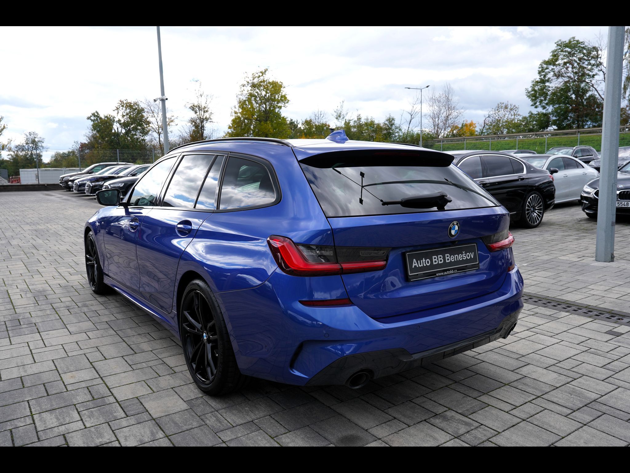 BMW Řada 3, 320d xDrive Mpaket/Lasery/kůže - fotka 4