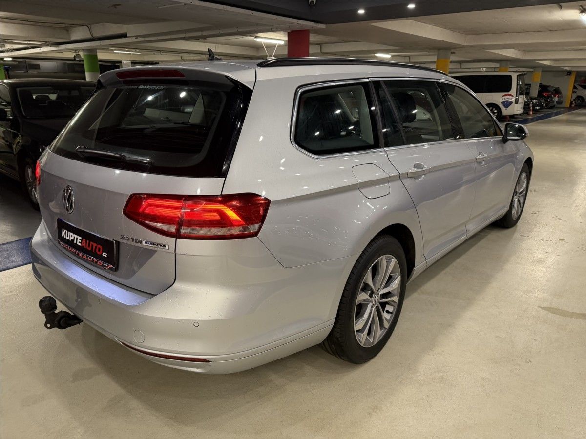 Volkswagen Passat, 2,0 TDi - fotka 3