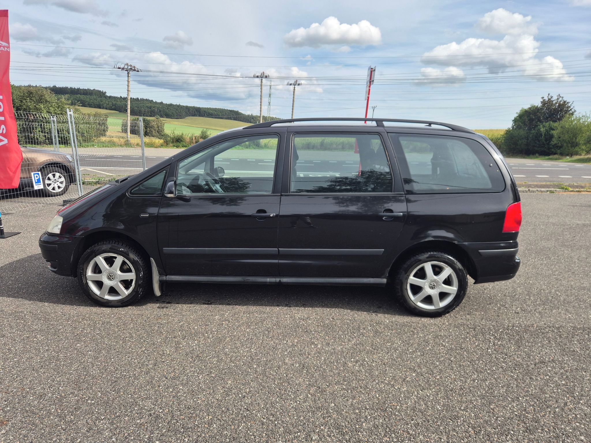 Volkswagen Sharan, 1.9TDi 96kW,nová STK,7míst,DPH - fotka 5