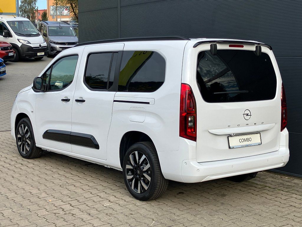 Opel Combo, Elegance Plus 1.5 CDTI AT8 - fotka 4