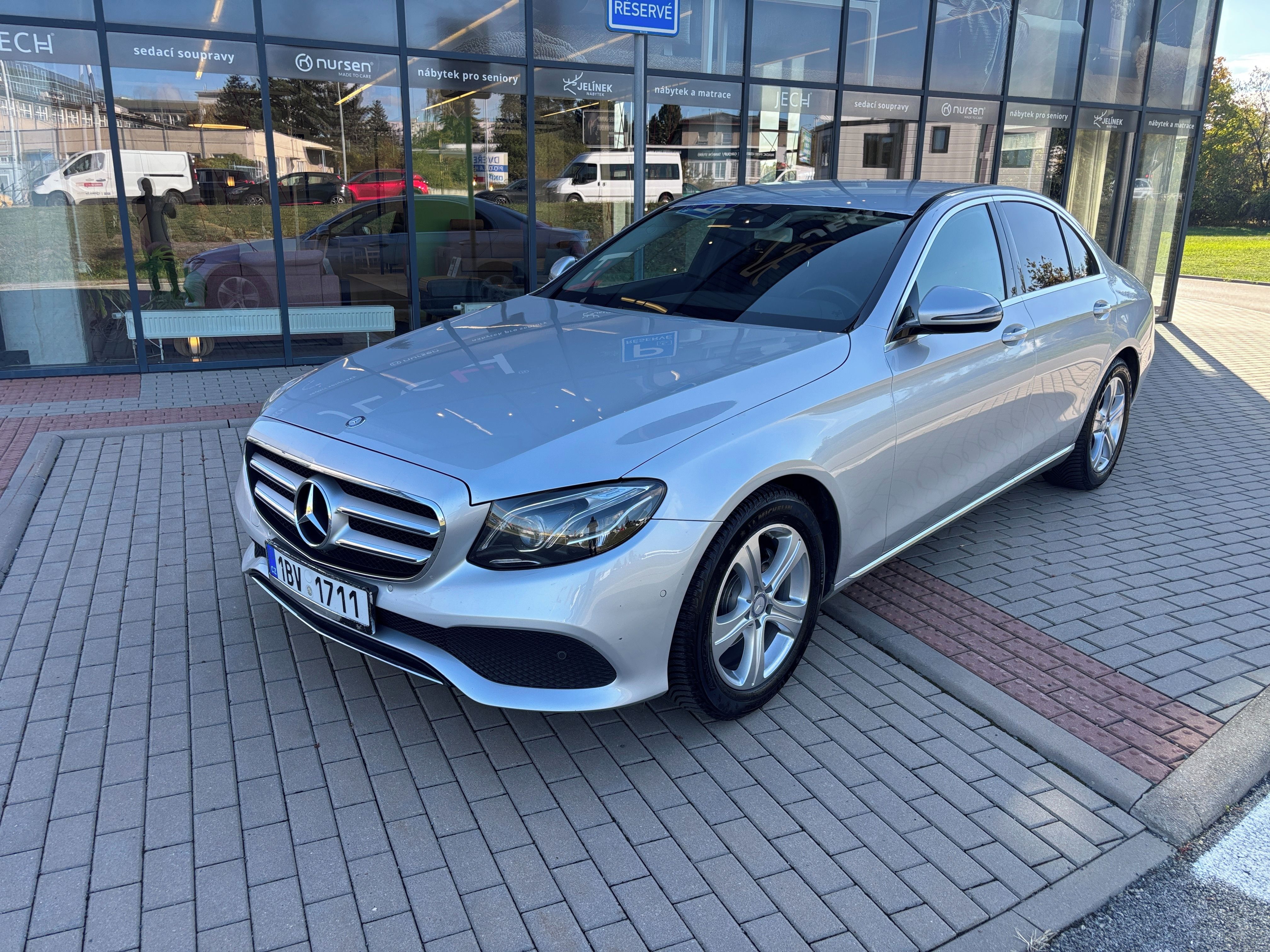 Mercedes-Benz Třídy E, 220D 143kW 1 Majitel Avangarde - fotka 2