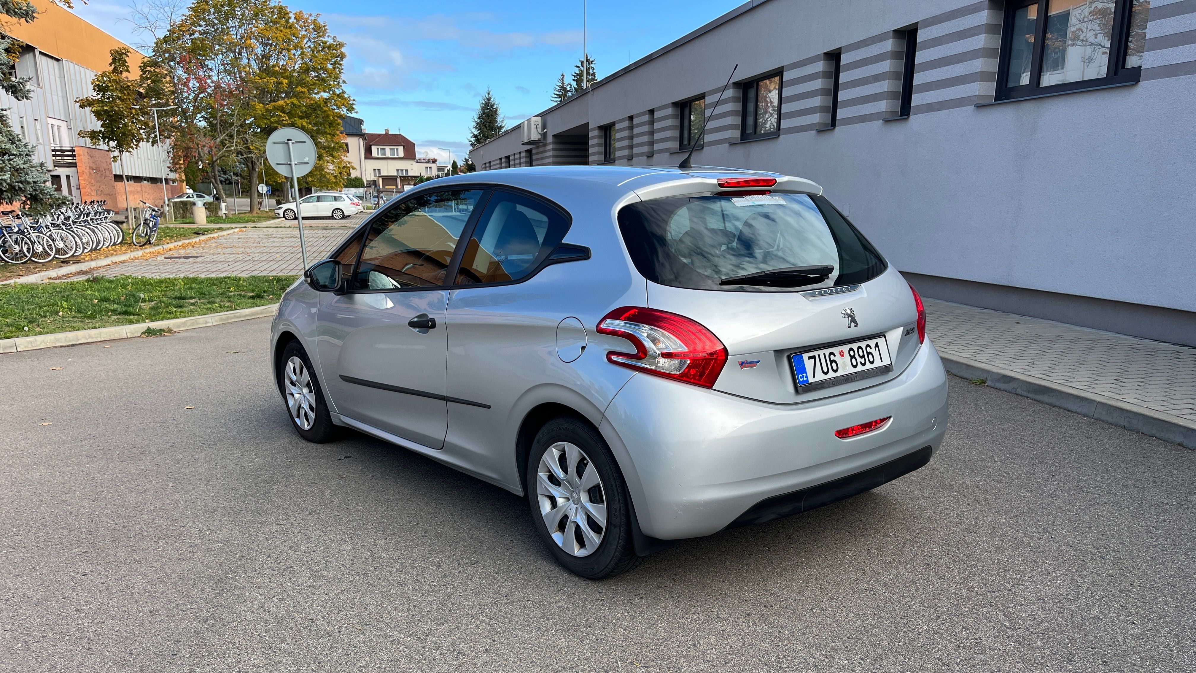 Peugeot 208, Peugeot 208 , 1.0 / 50 kW  3dv - fotka 4