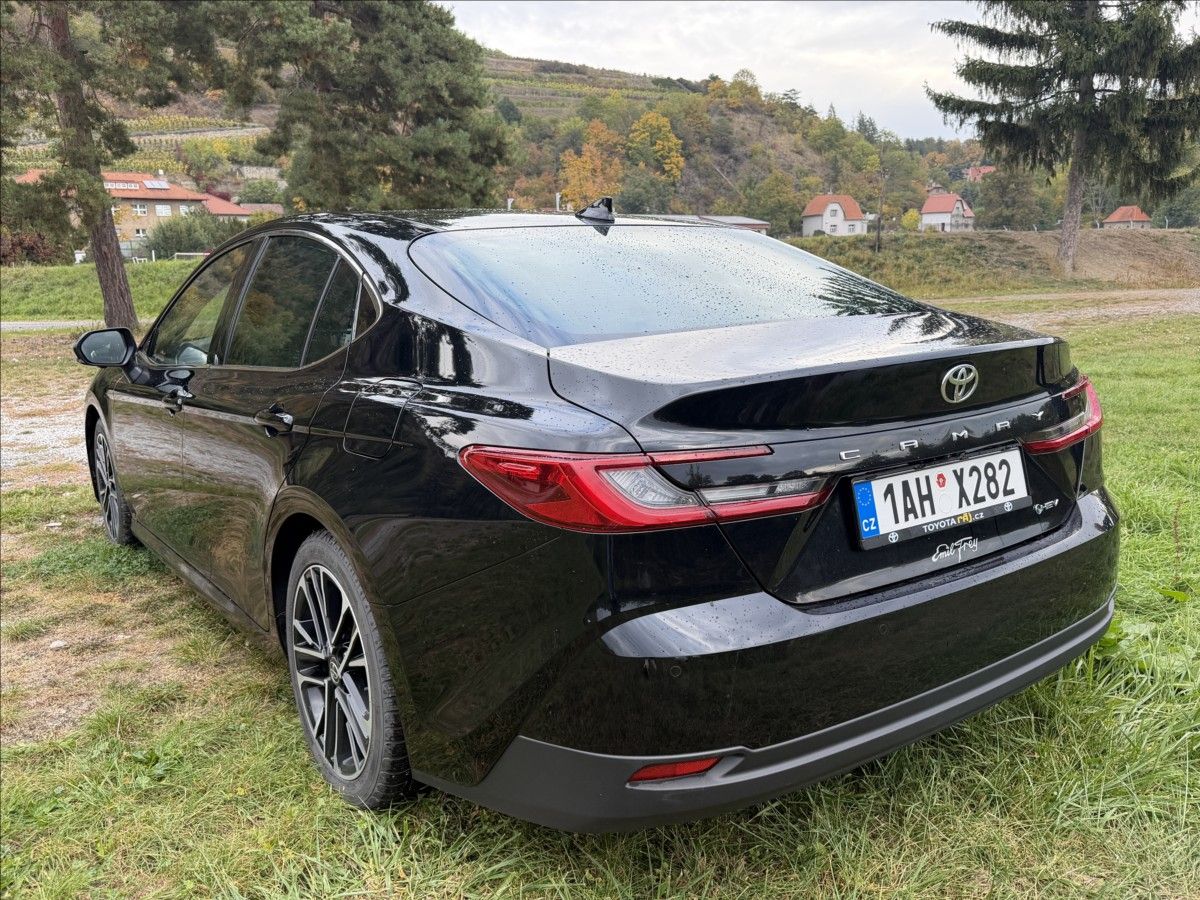 Toyota Camry, 2,5 HEV CVT EXECUTIVE 169kW - fotka 4