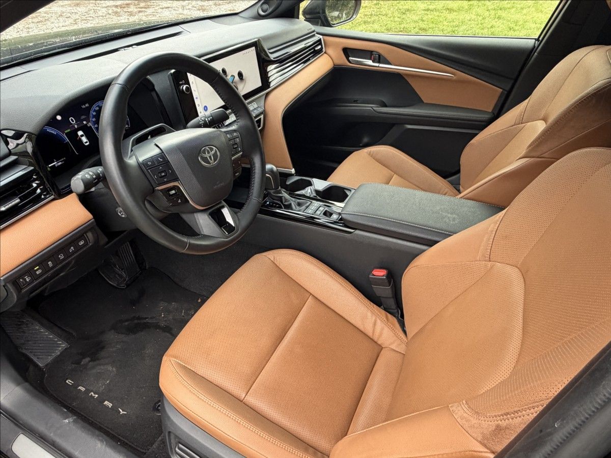 Toyota Camry, 2,5 HEV CVT EXECUTIVE 169kW - fotka 6