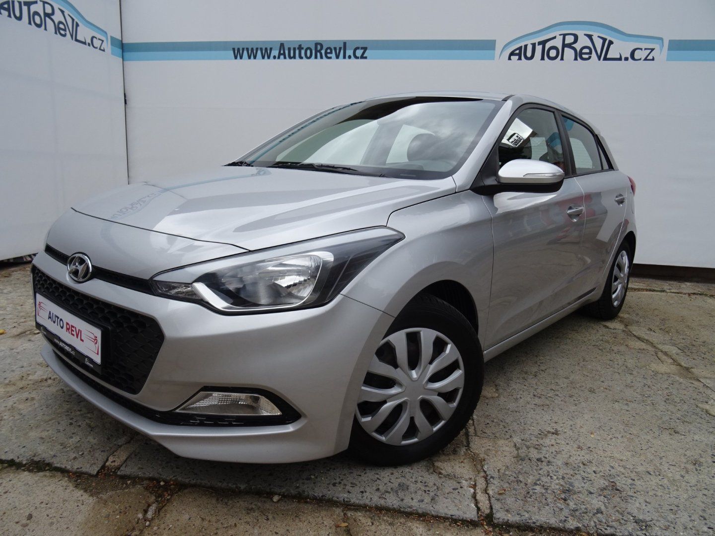 Hyundai i20, 1.2i,1majČR,s.kniha,klima - fotka 2