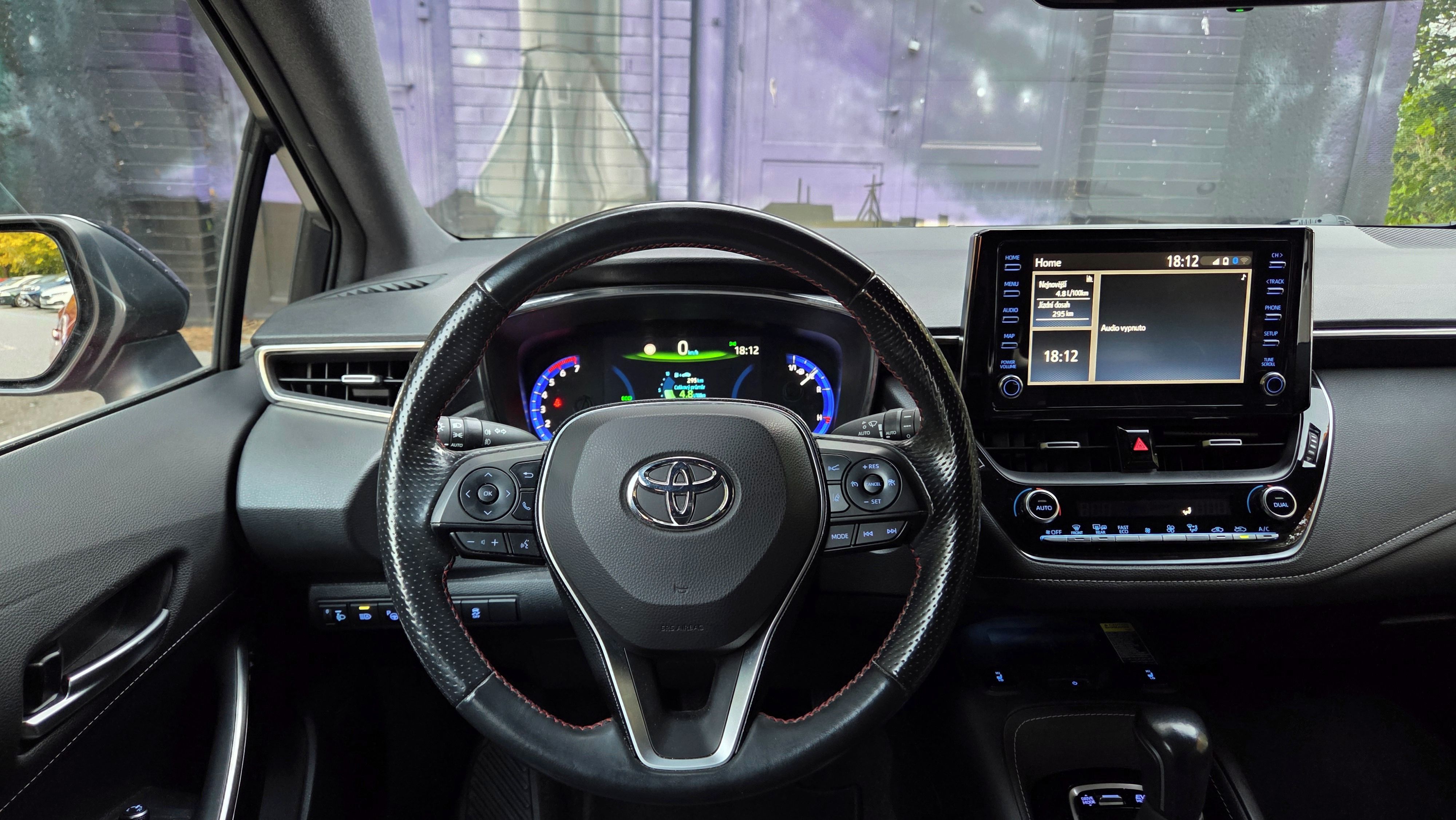 Toyota Corolla, 1.8 hybrid Gr Sport - fotka 6