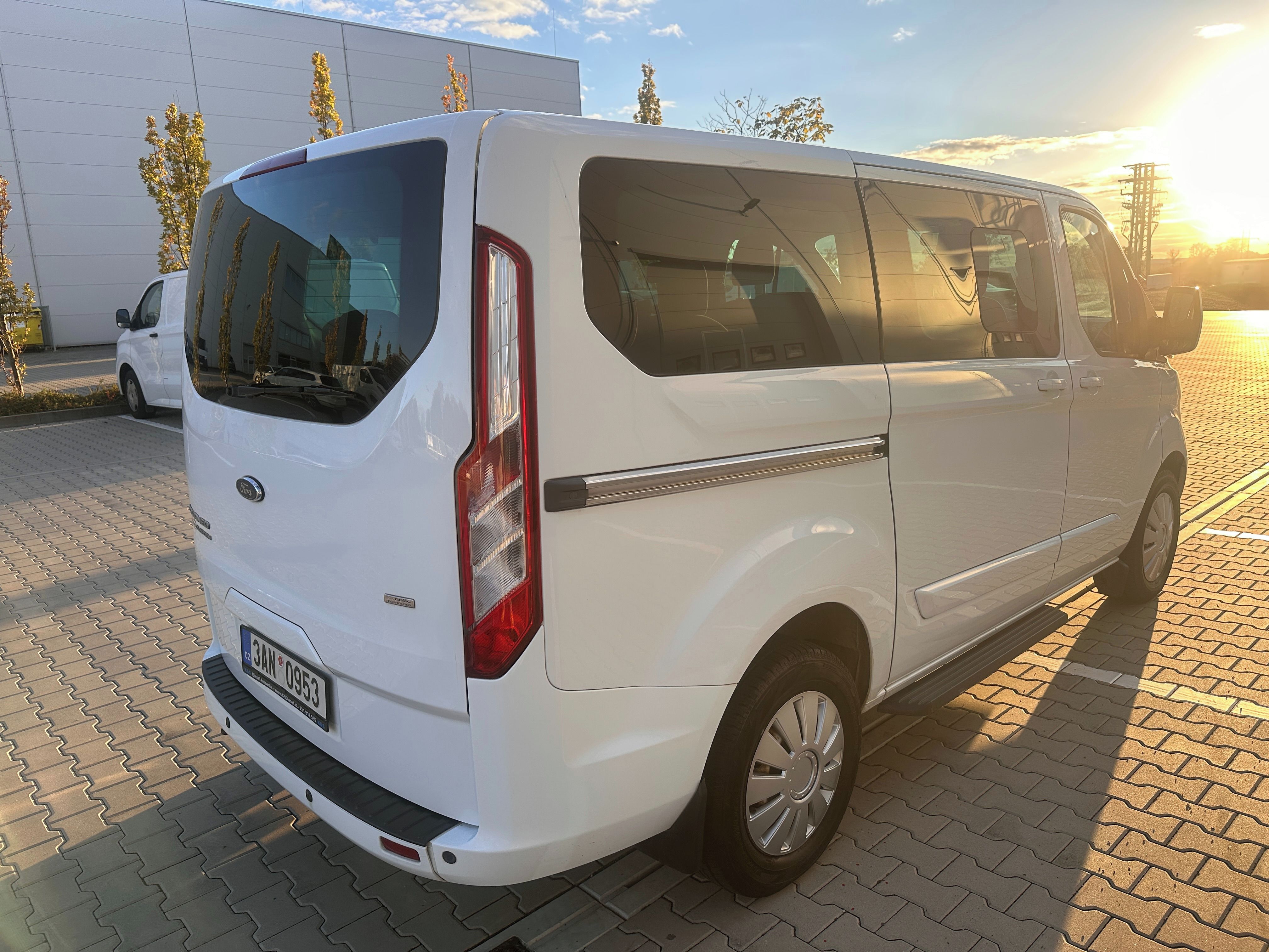 Ford Tourneo Custom, 2.2 TDCi 114kw, ČR,1.maj.,serv - fotka 5