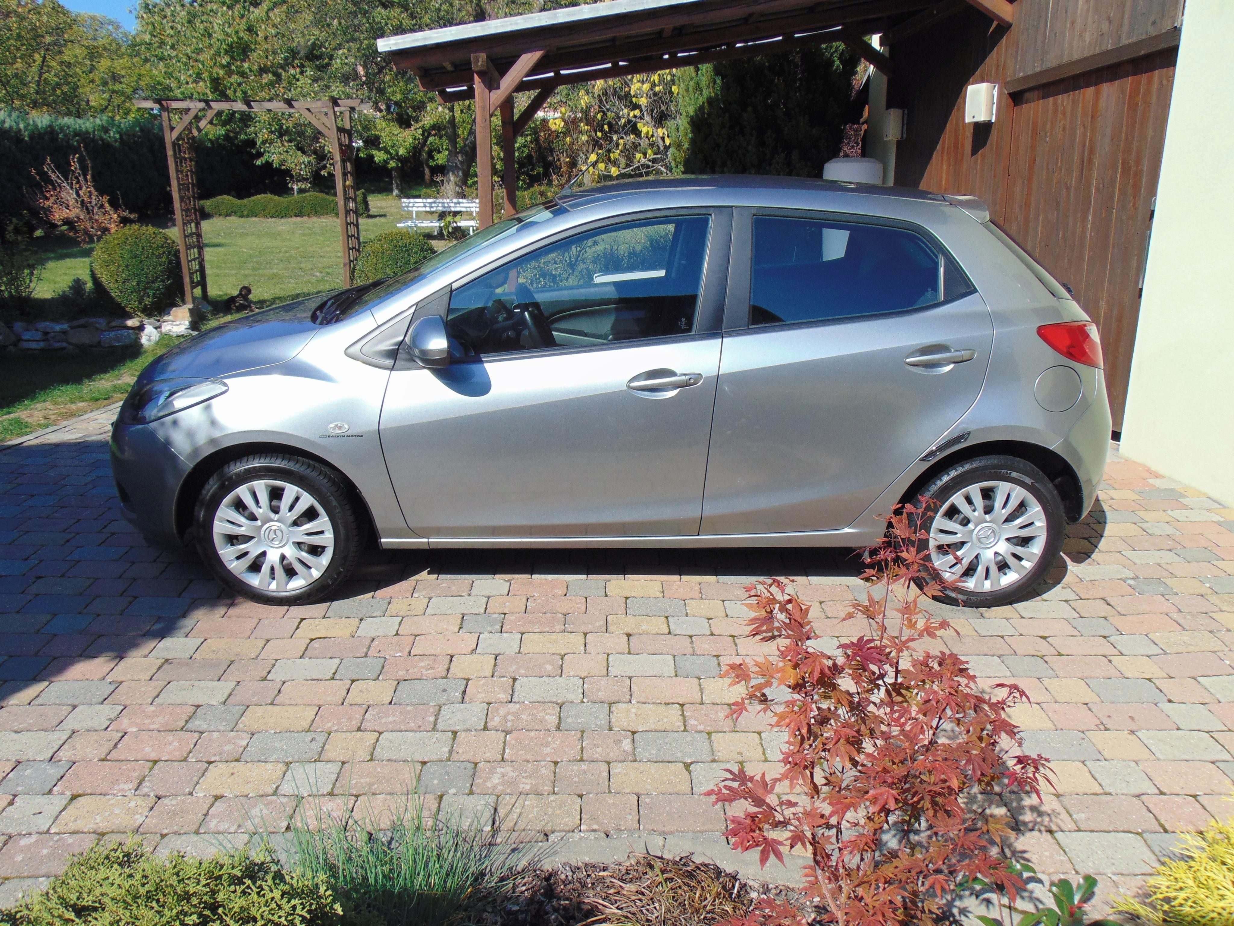 Mazda 2, najeto jen 74tis km po servisu - fotka 2