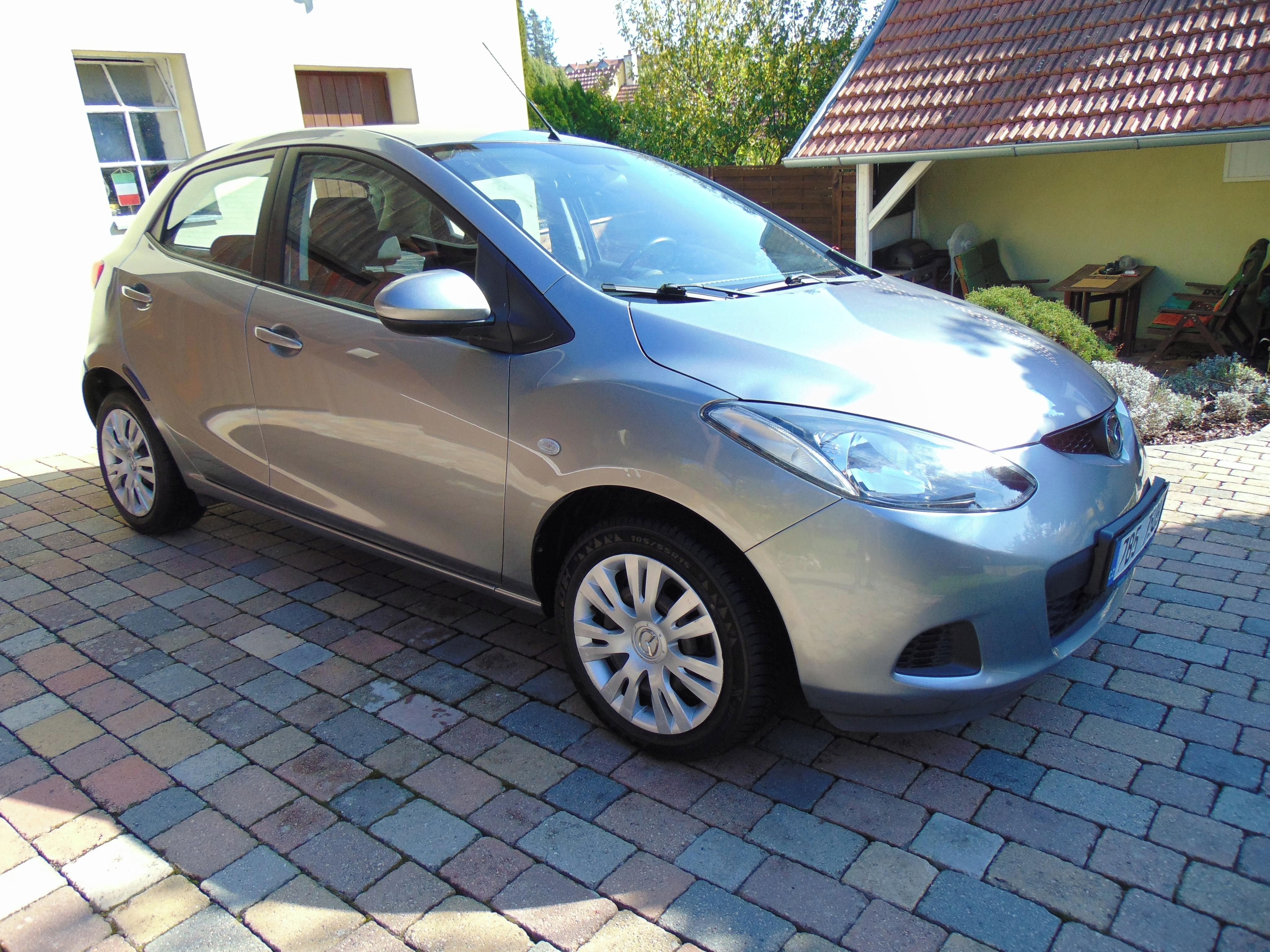 Mazda 2, najeto jen 74tis km po servisu - fotka 5