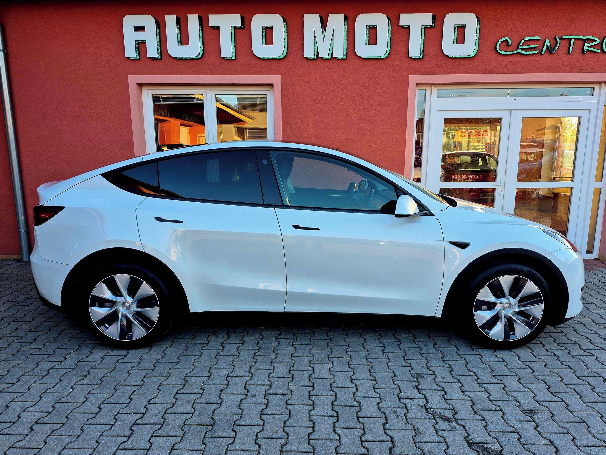Tesla Model Y, Standard Range Plus 235kw SOH - fotka 6