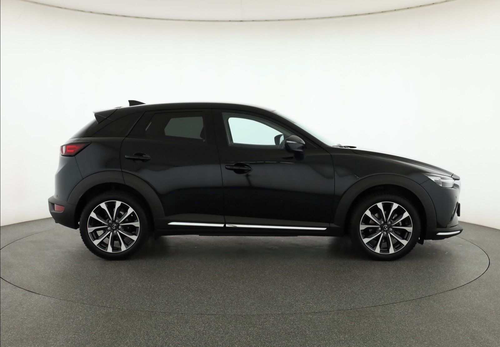 Mazda CX-3, 2.0 Skyactiv-G, ČR,1.maj - fotka 6