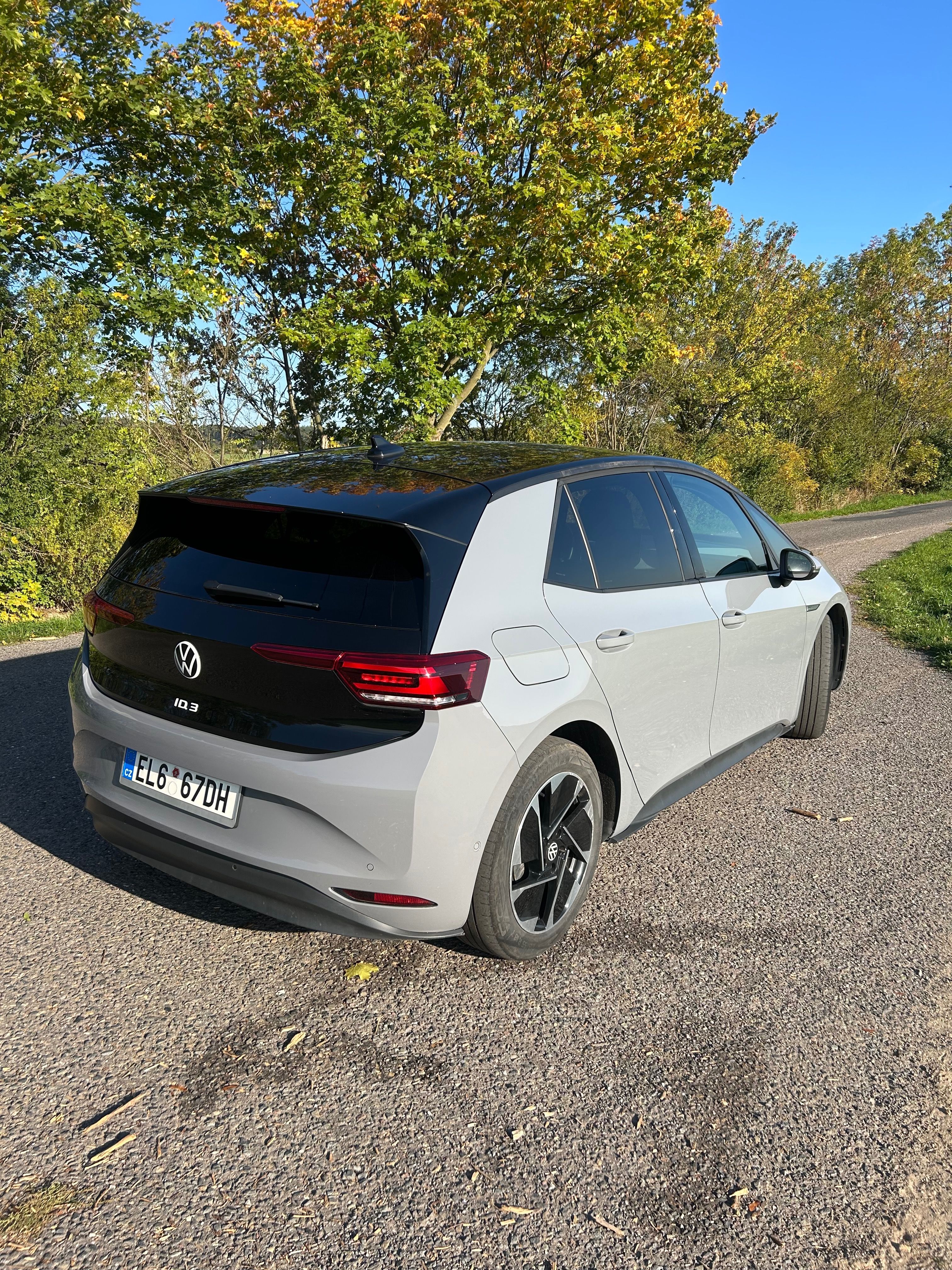 Volkswagen ID.3, 150KW, 62kwh, 49tis najeto - fotka 5